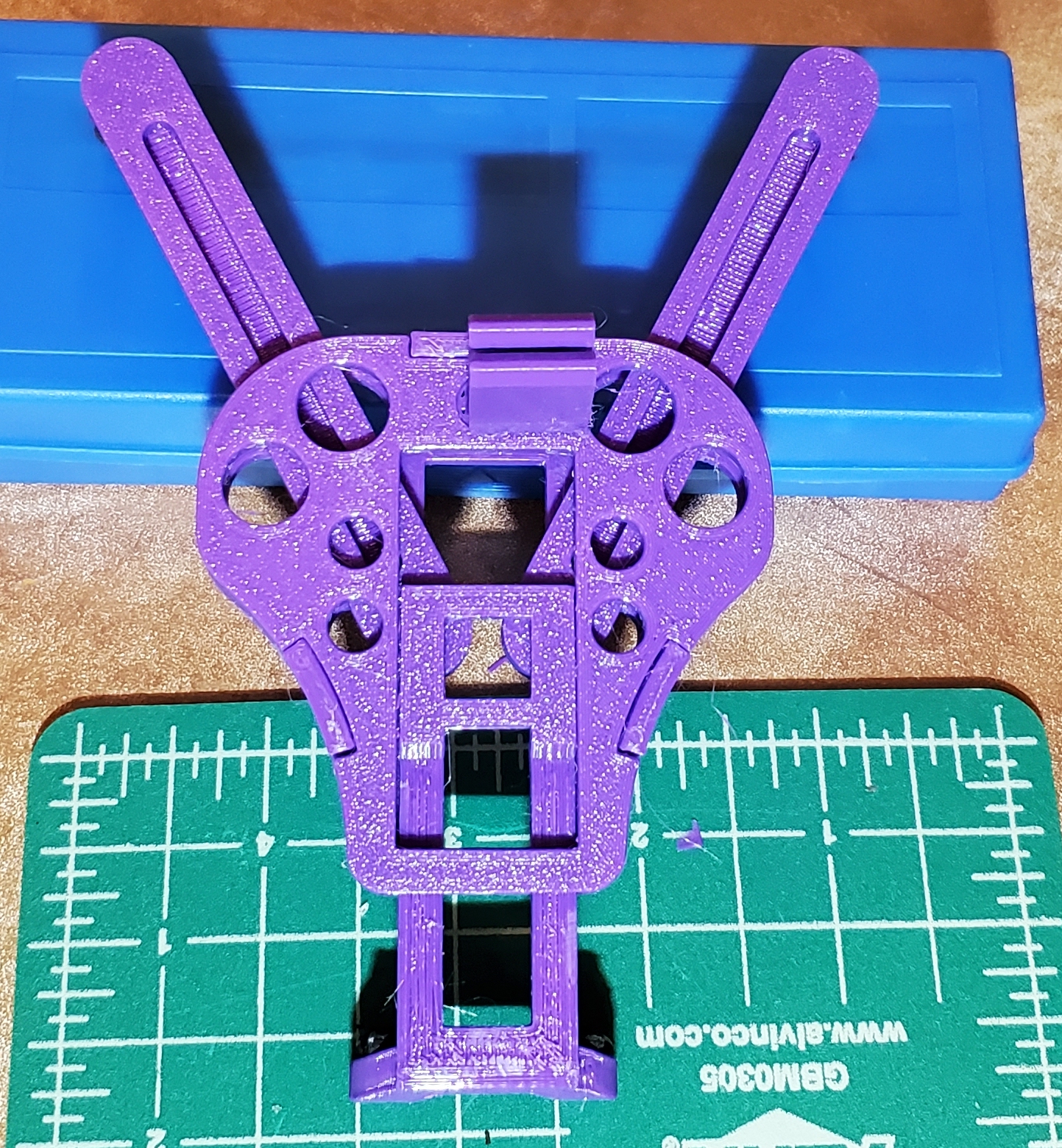 New Clip for Car Vent Gravity Phone Holder v2 by soundbylaura