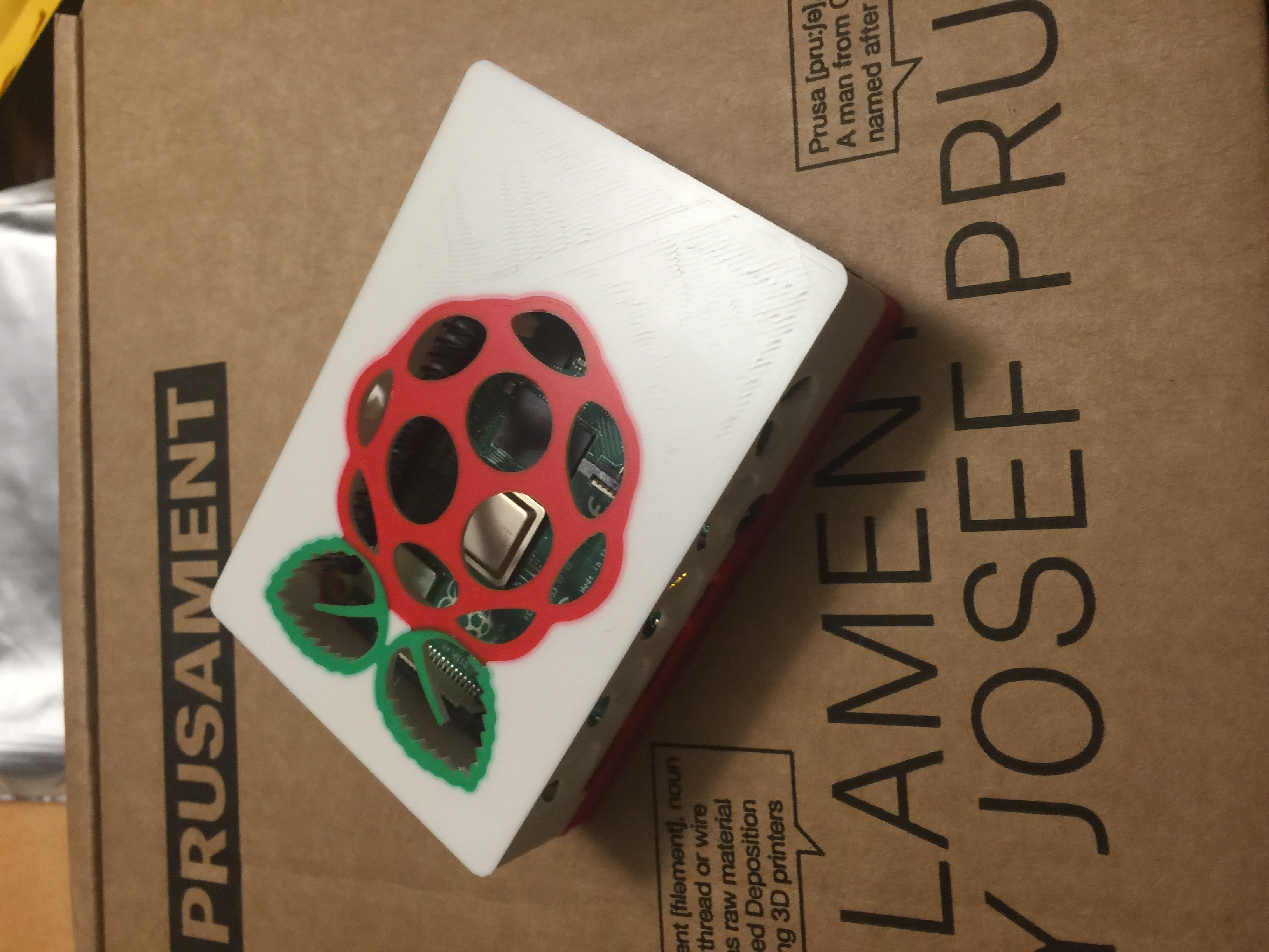 Raspberry Pi 4 case - with 40mm fan (multi color logo)