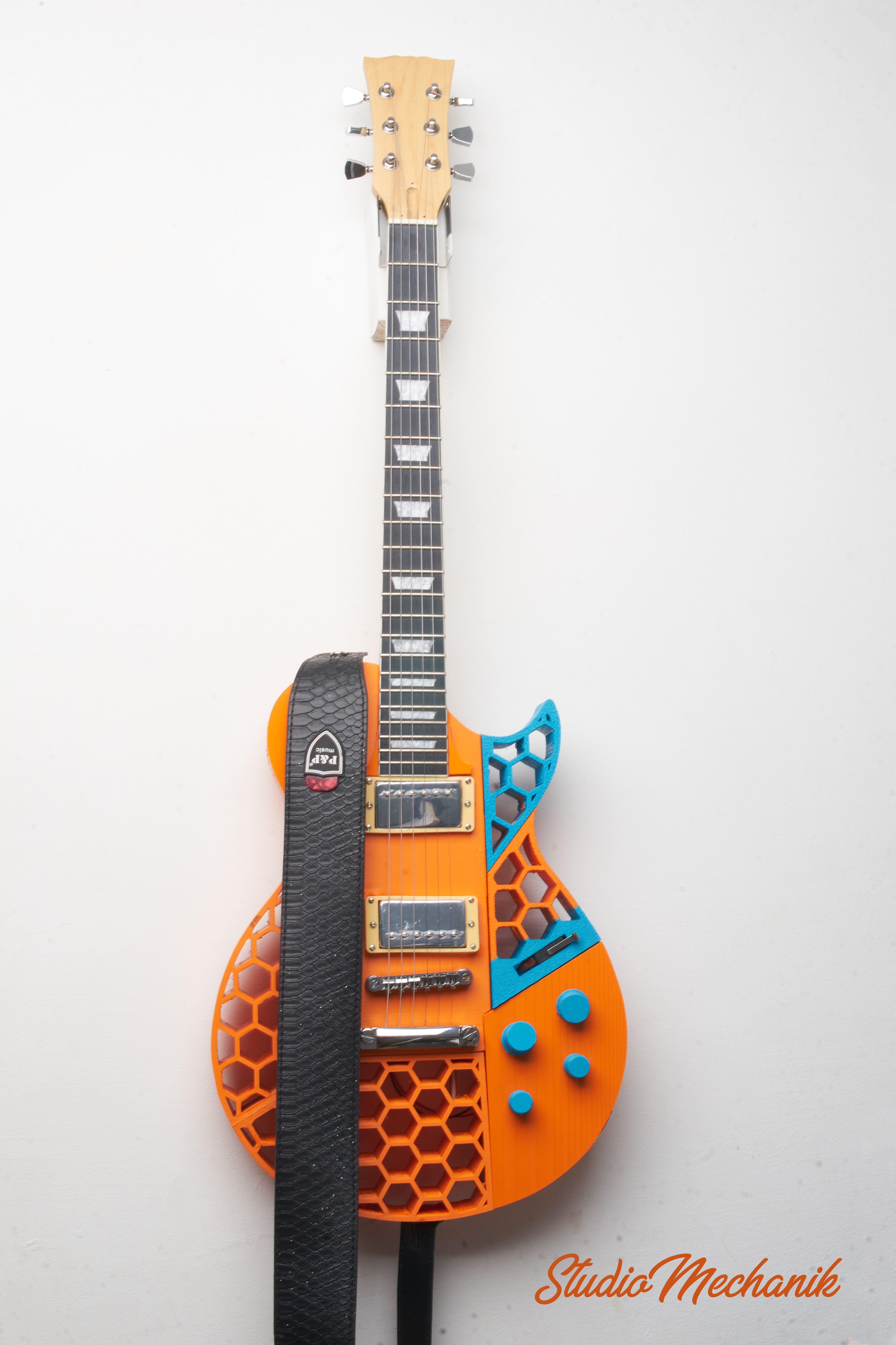 Les Polak Studio by Studio Mechanik - LP type Guitar on a Prusa MINI
