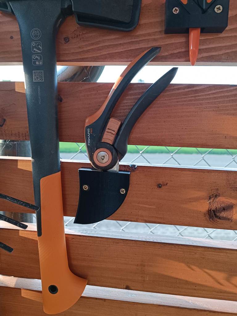 Fiskars plus bypass p521 pruner wall bracket by n00by download free