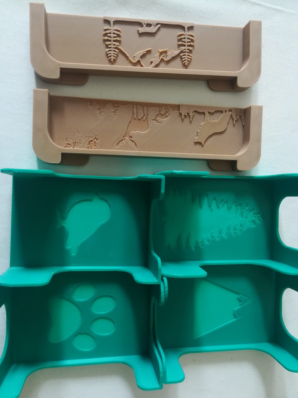 Forest shuffle organizer