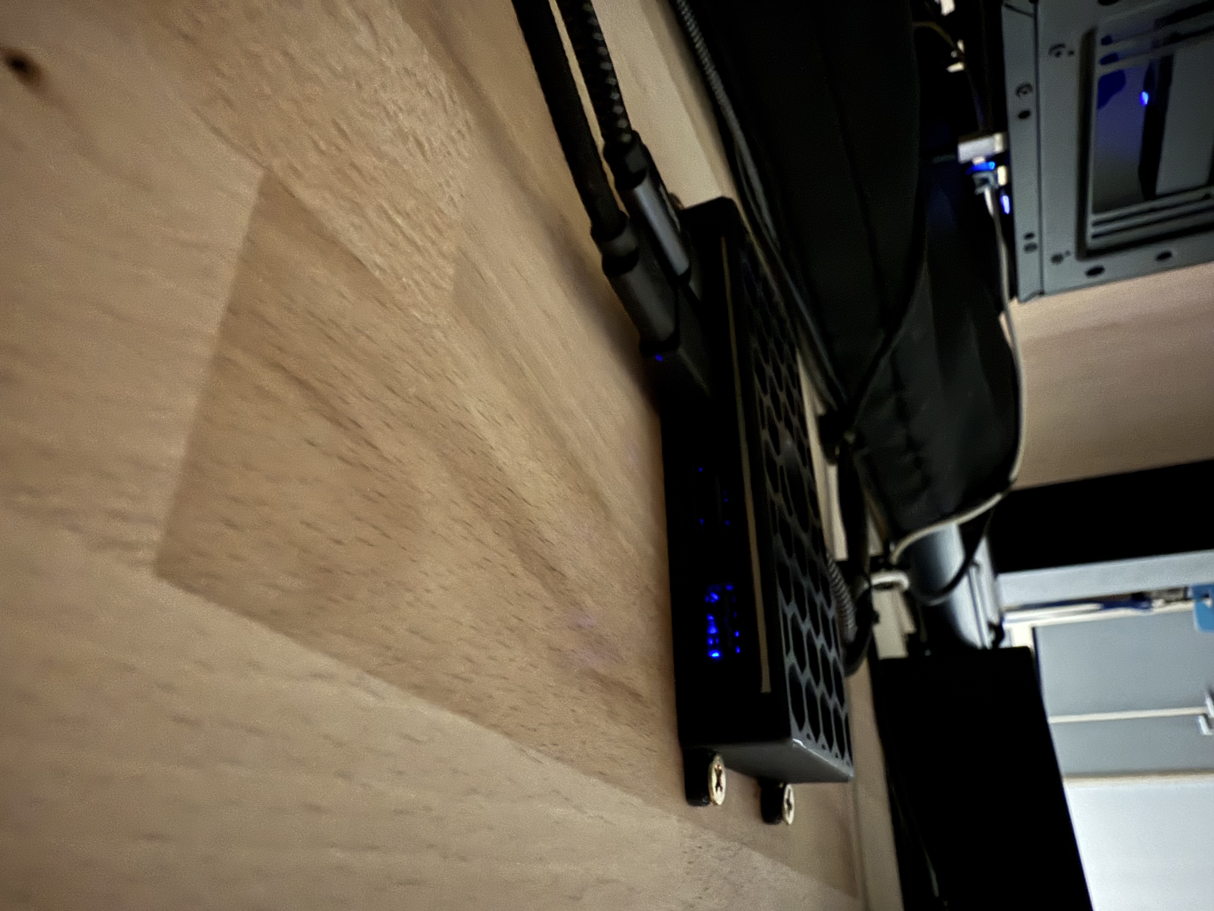 Bawanfa USB Switch under Desk Cage Mount