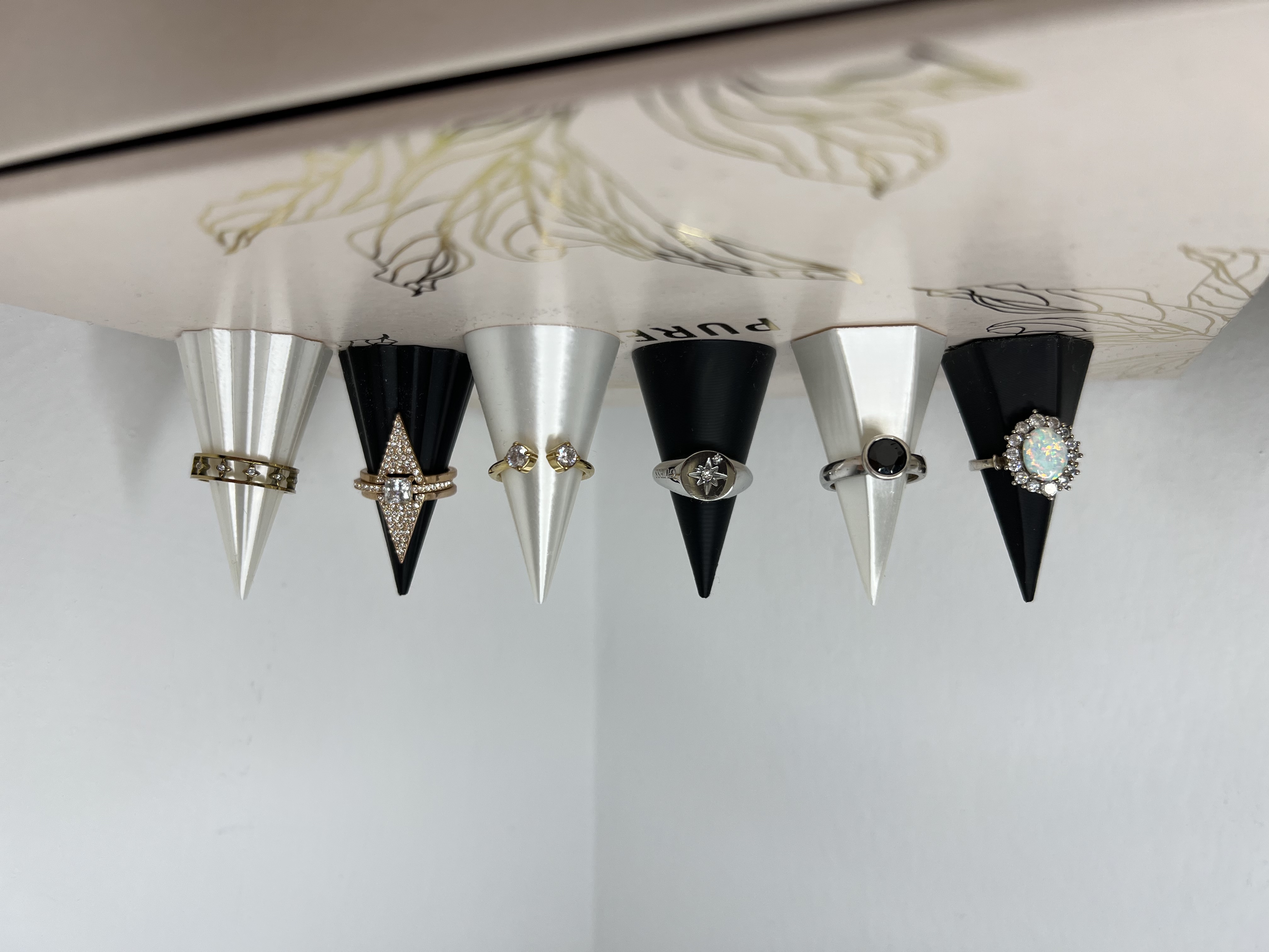Miniatura 2 do modelo 3D Simple cone ring holder