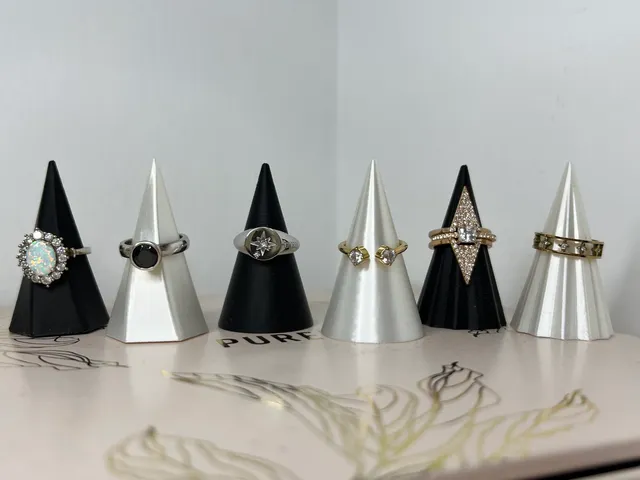 Simple cone ring holder
