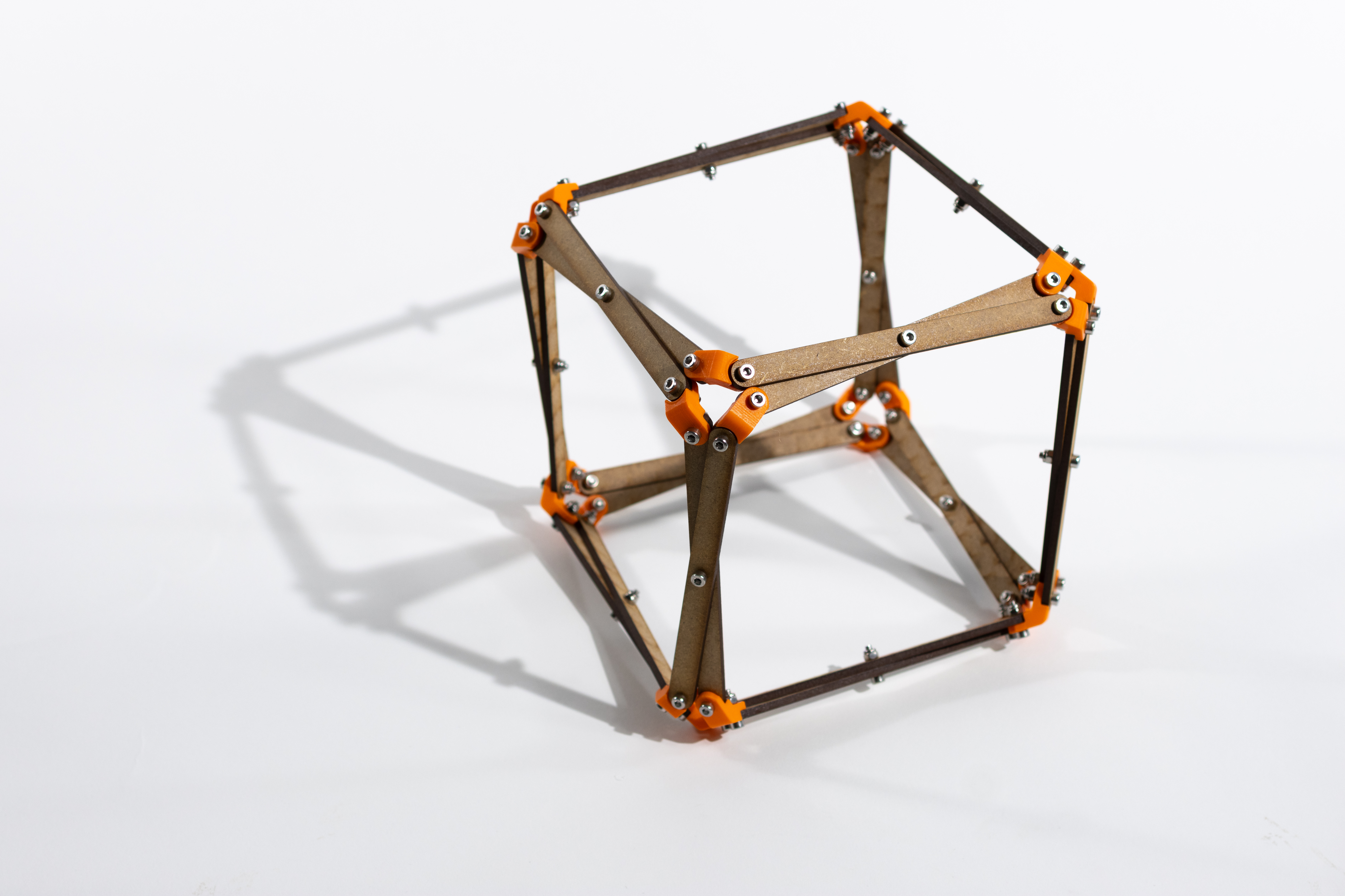 Transforming cube/octahedron linkage
