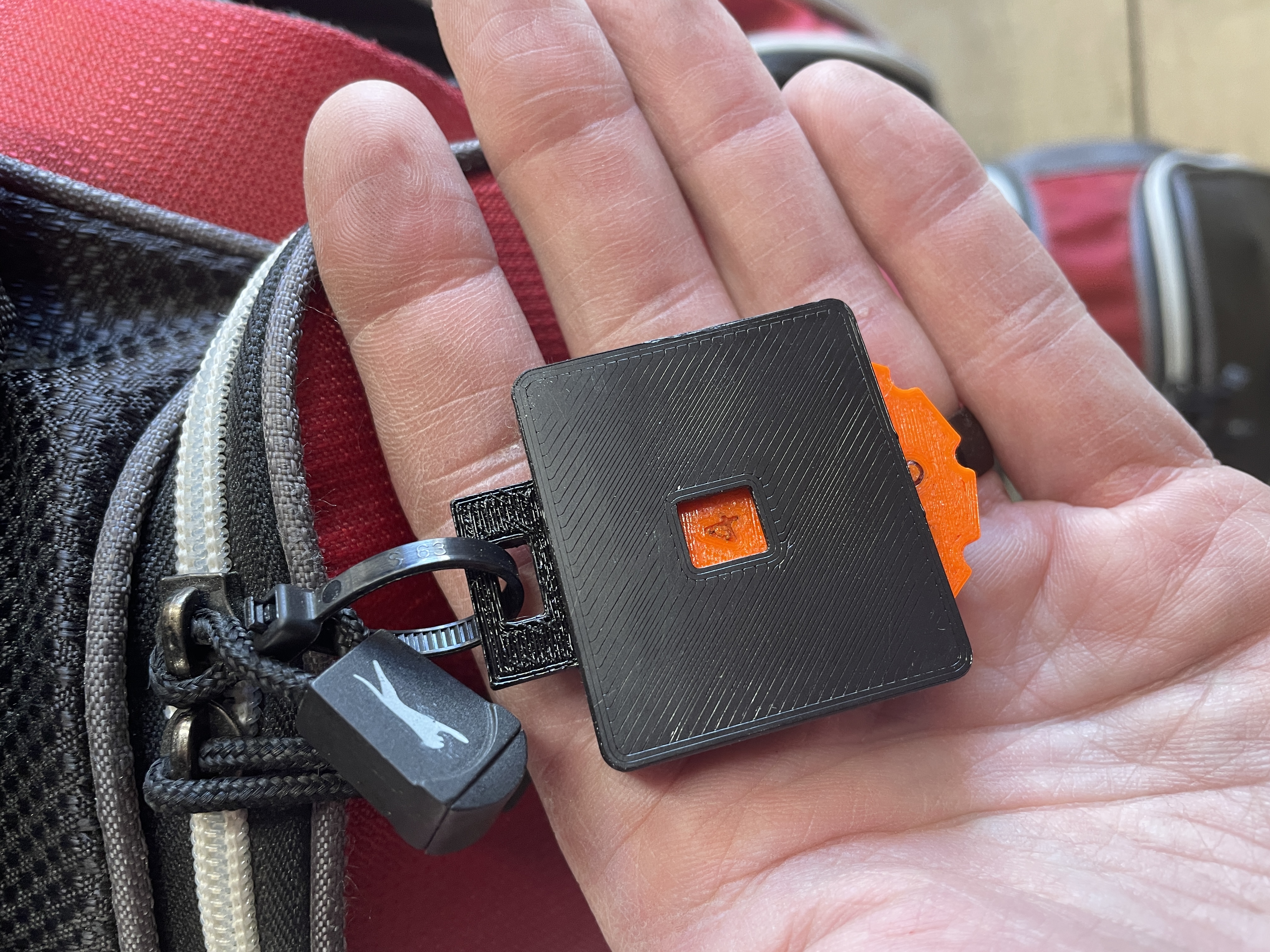 Golf Score Counter remix with slot to allow to attach it to a Golf Bag