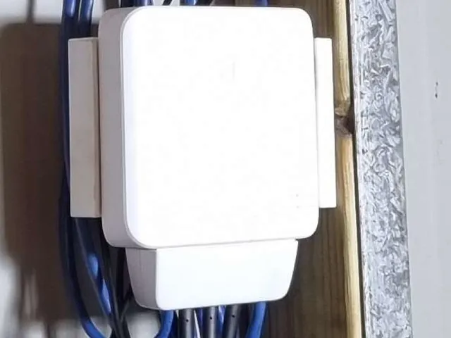 Side mount for Unifi USW Flex switch