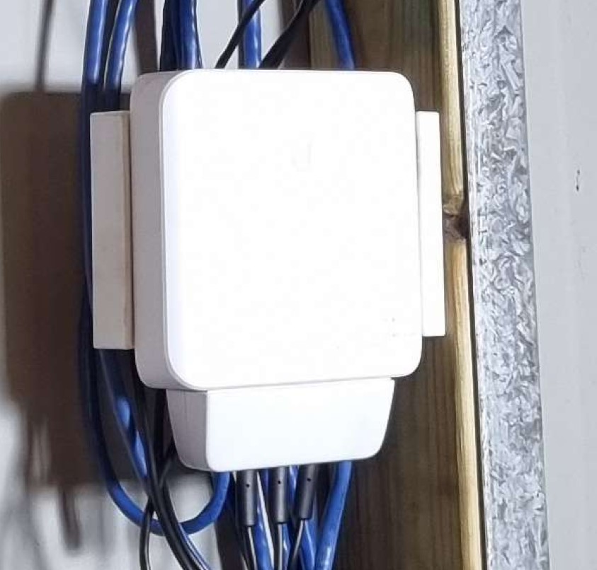 Side mount for Unifi USW Flex switch