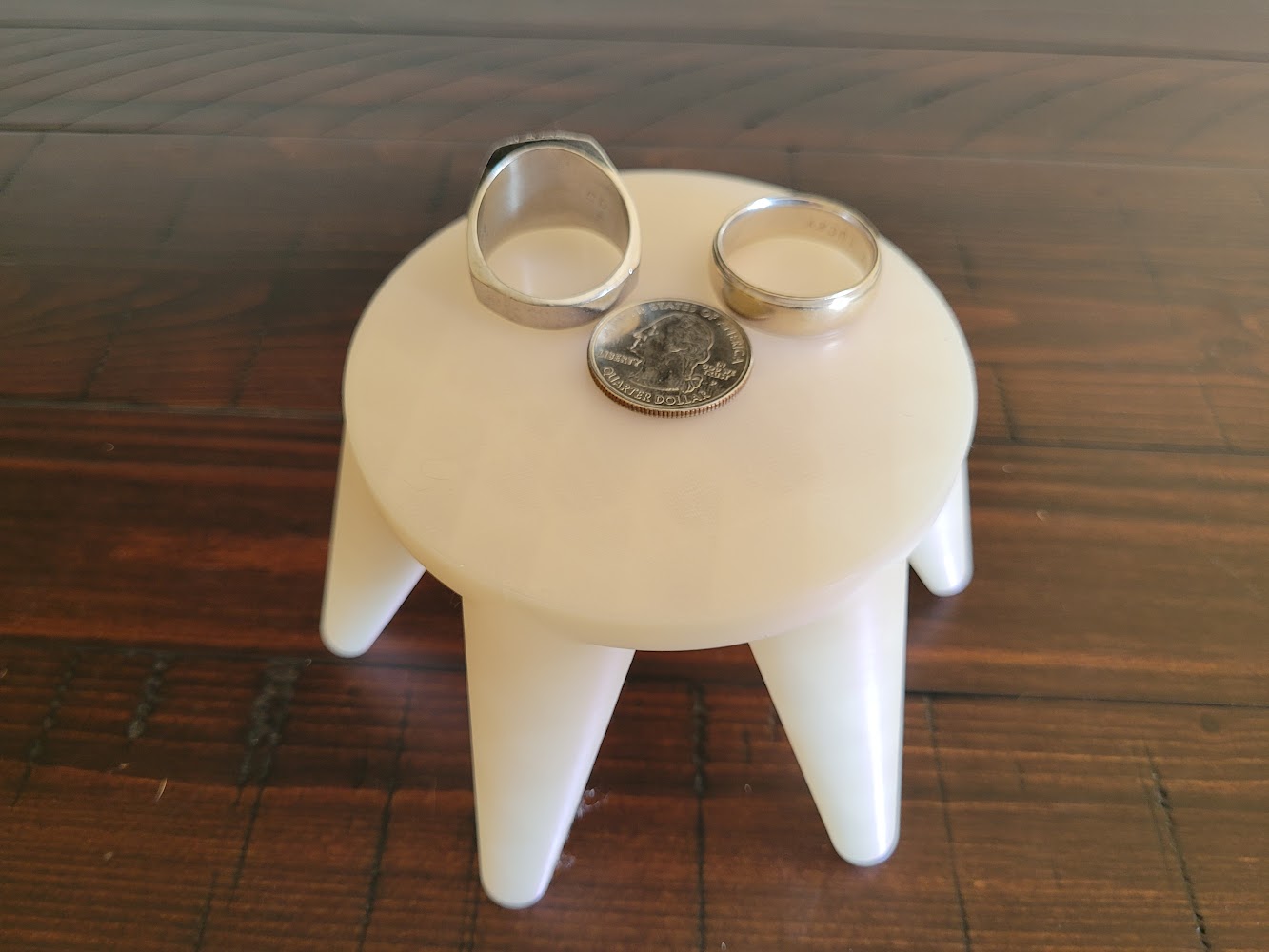 Simple Ring Holder by chris.d Download free STL model