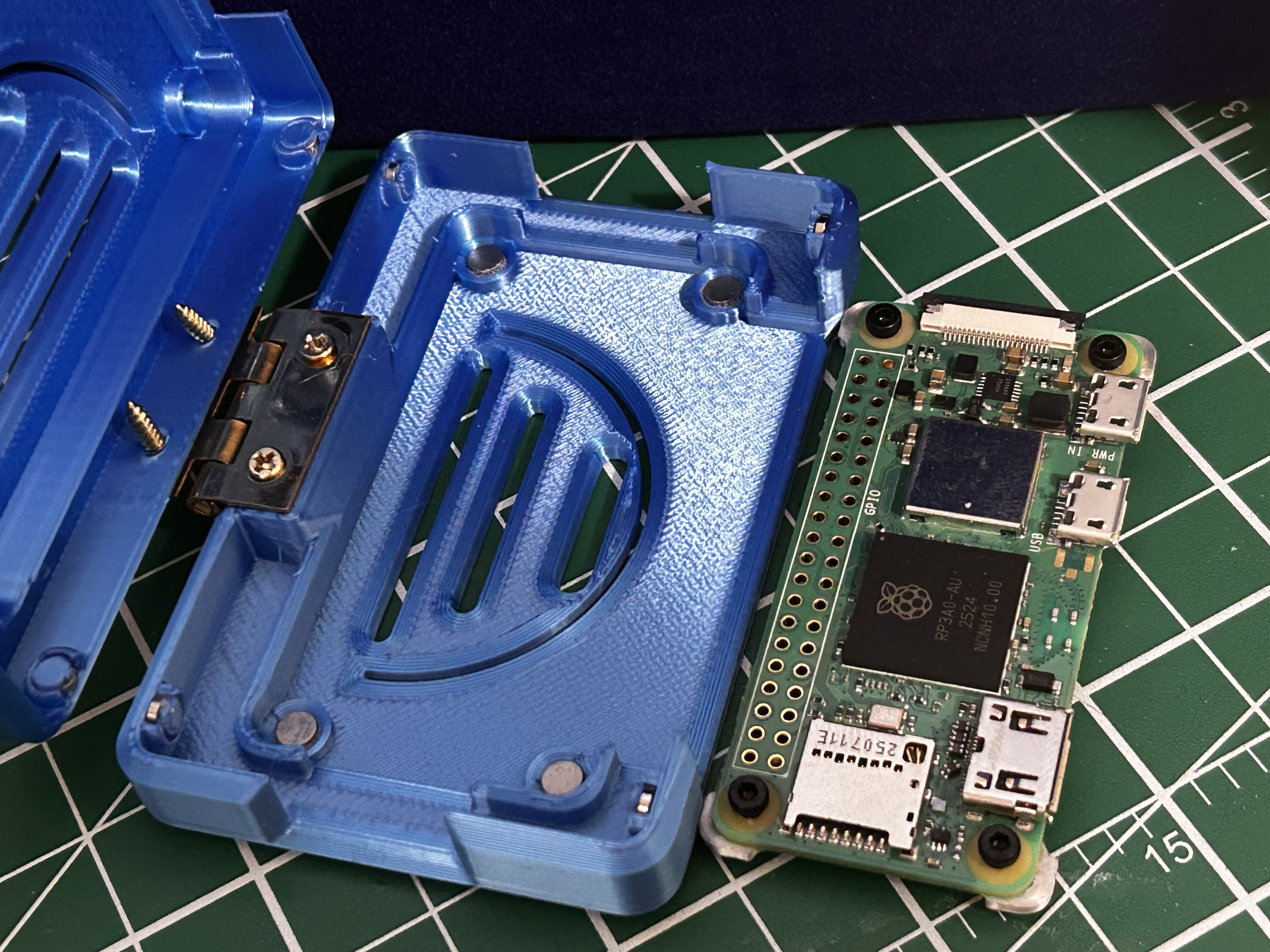 Miniatura 2 do modelo 3D Ground Zero Pi Zero 2W Hinged Case V1