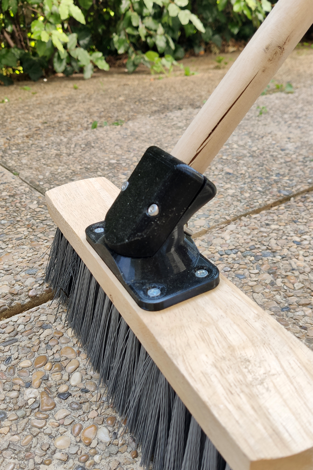 Brush broom 45° angle mount by mistic100 Download free STL model