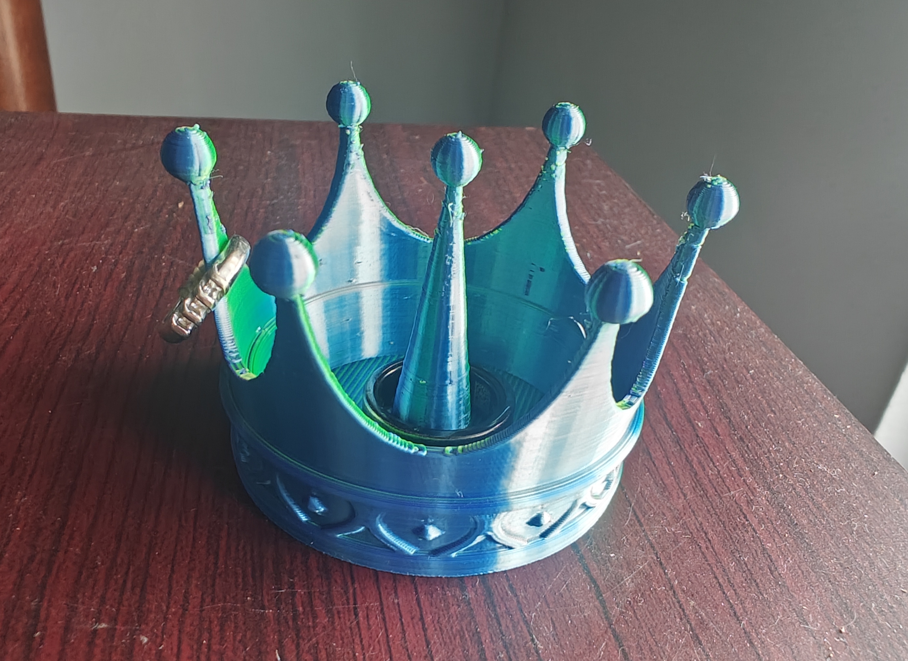 Miniatura 2 do modelo 3D Crown Ring Holder