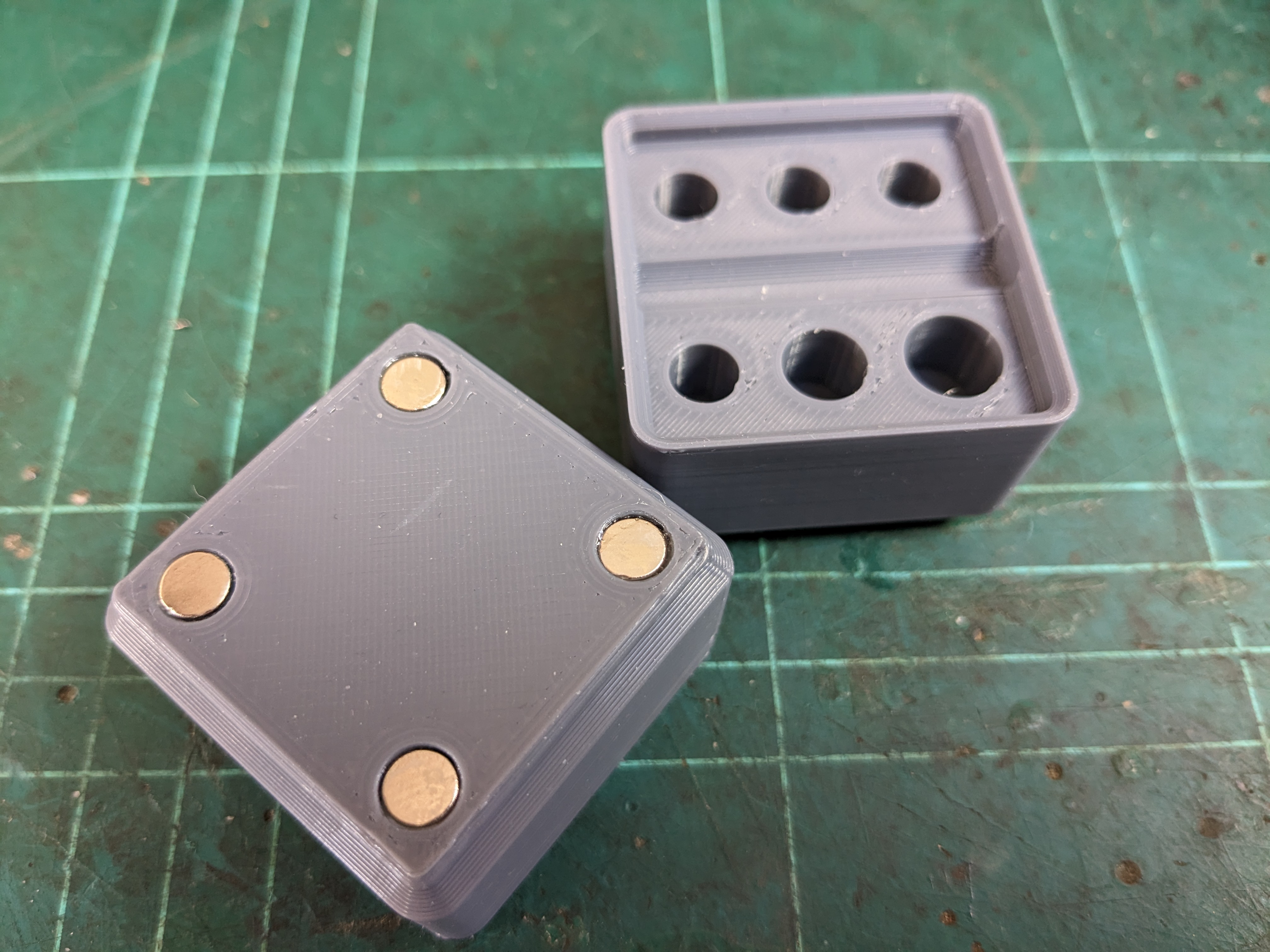 Gridfinity CNCKitchen Threaded Insert Holder w/ Magnets