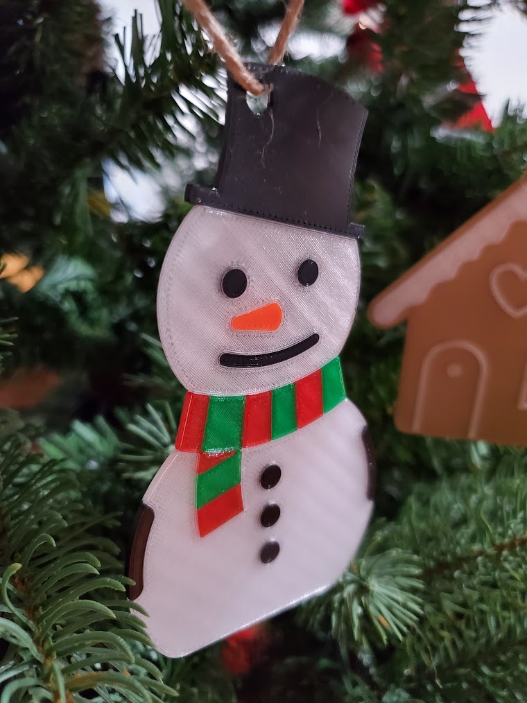 MMU Snowman with carrot nose with smooth surface.