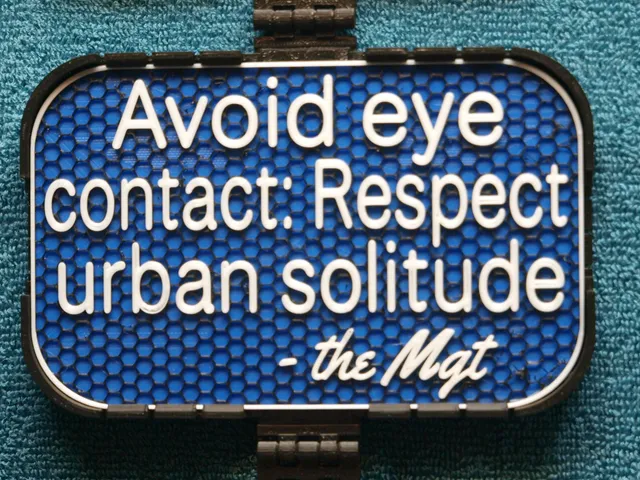 Mgt Sign: Avoid eye contact