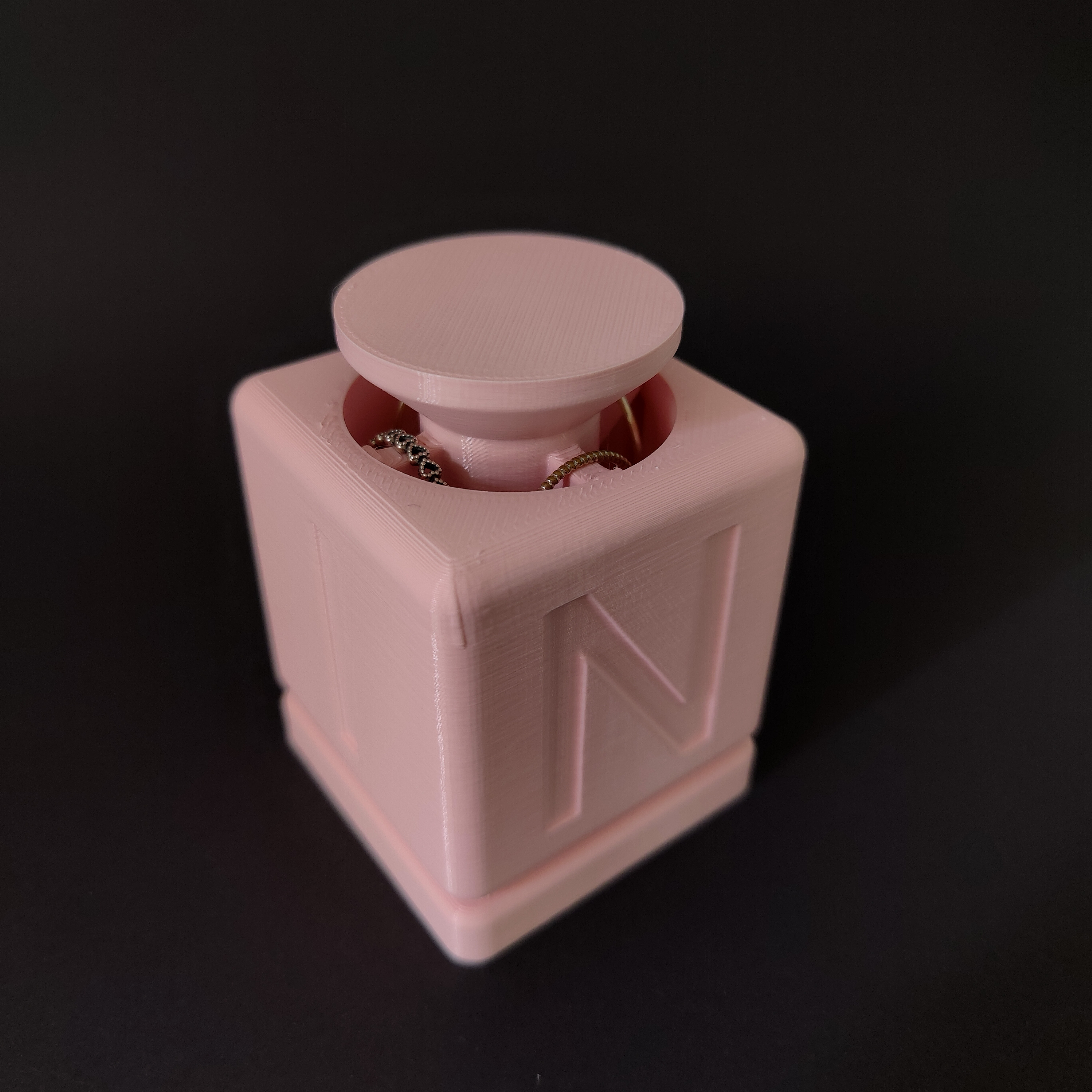 Miniatura 5 do modelo 3D Ring Holder Twisting Cube