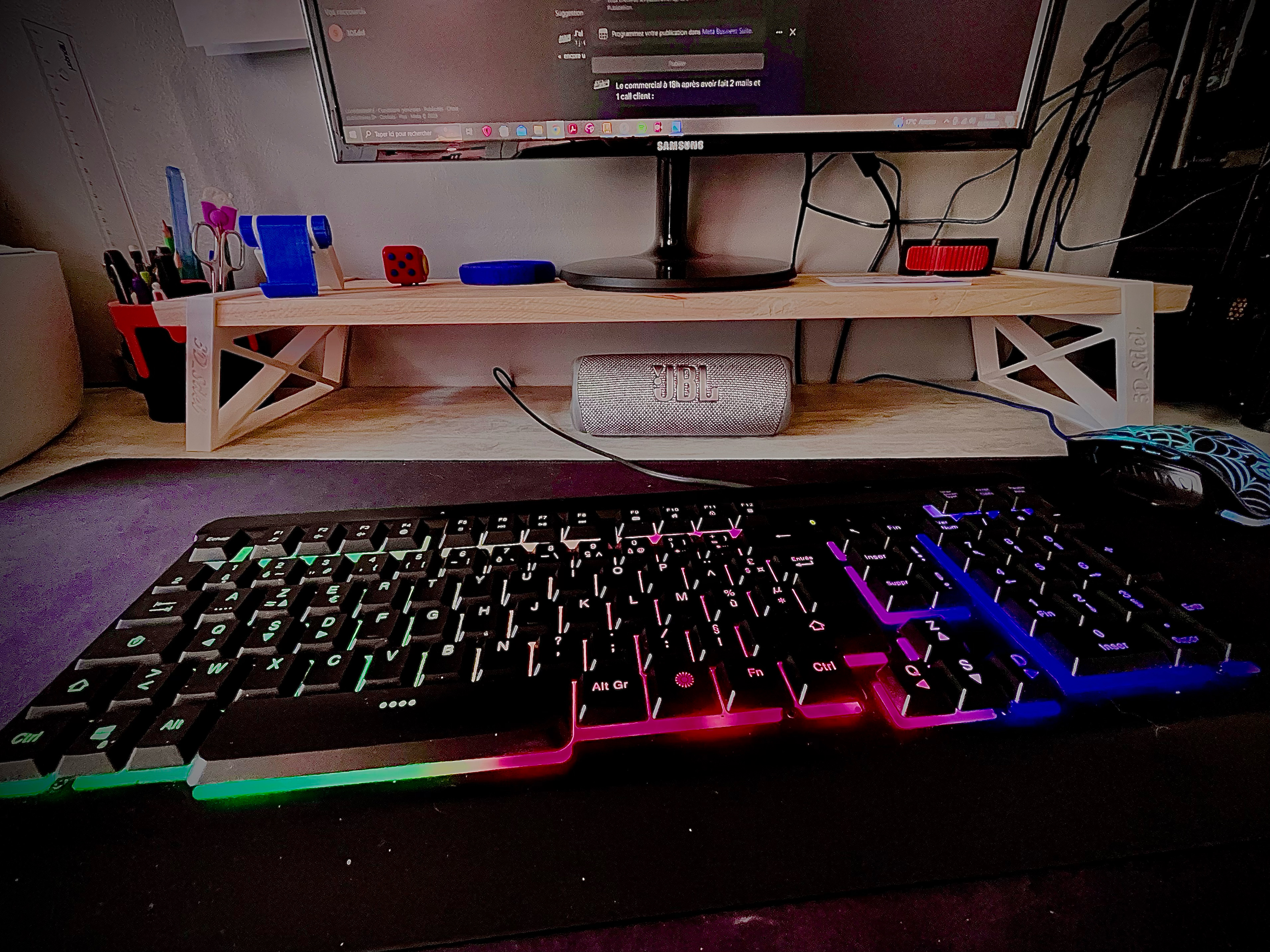 Shelf for pc screen