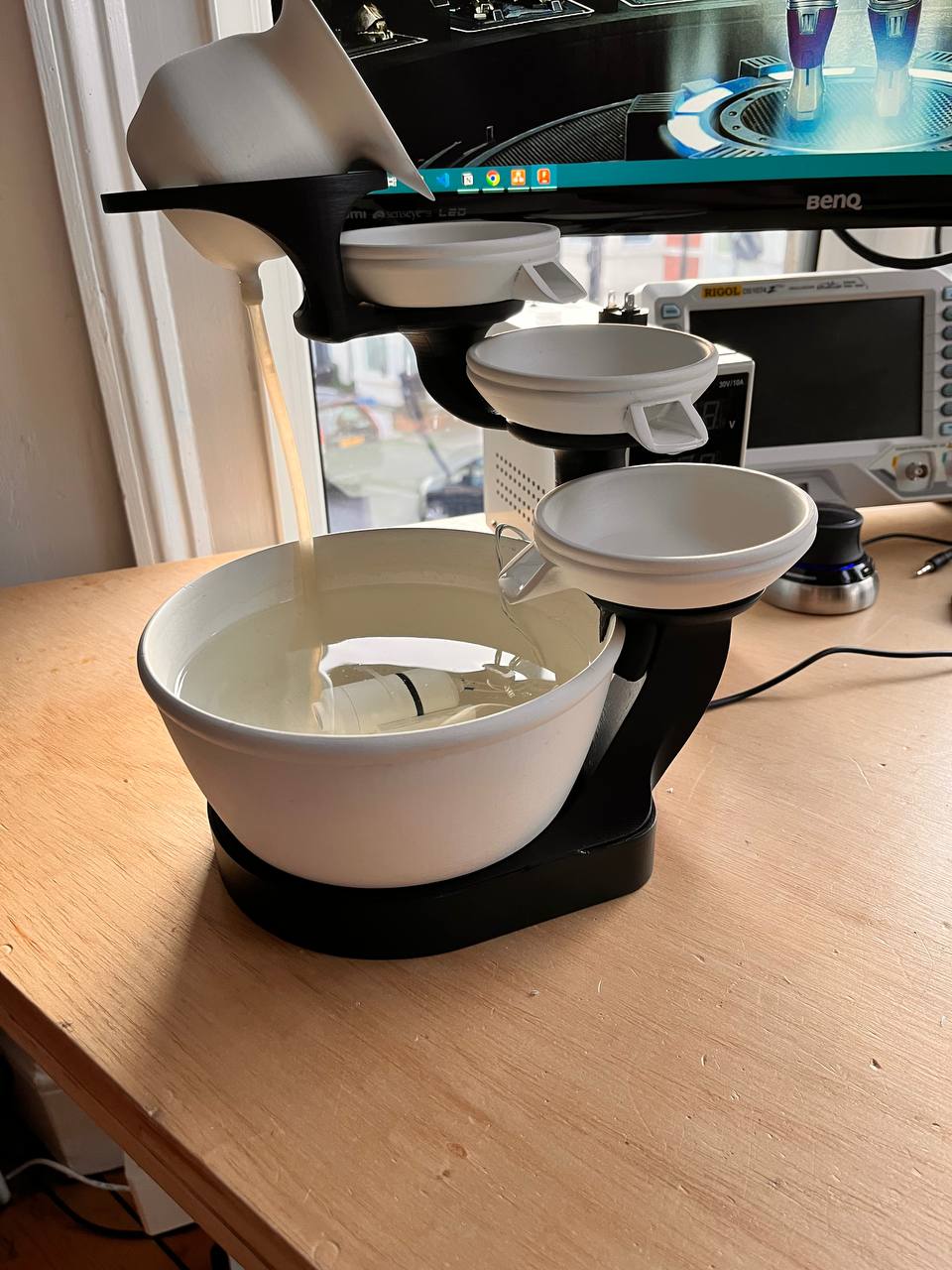 Multi Bowl Water Fountain Electronics House — miniatura 6