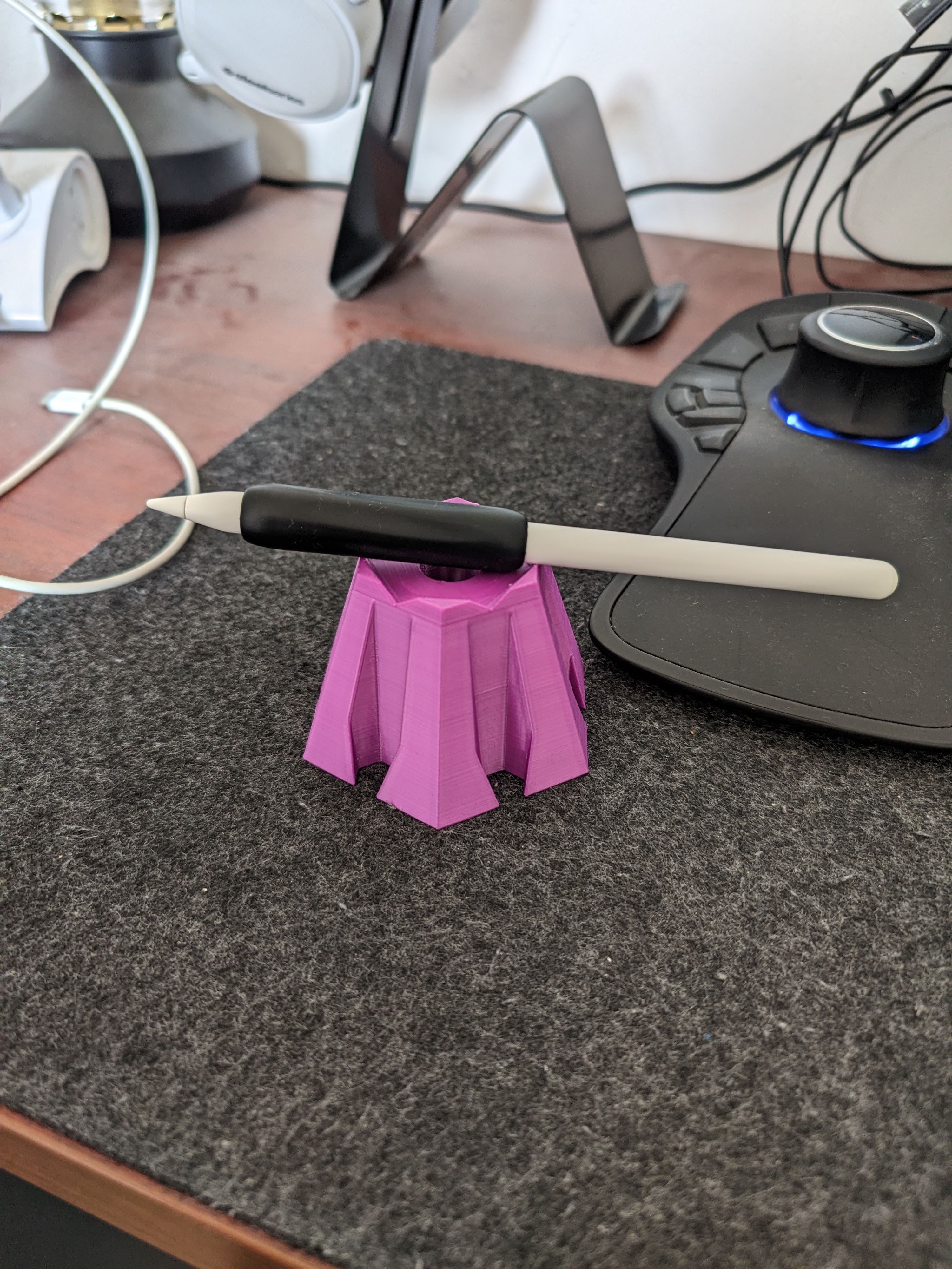 One Pencil Stand by Amit Levi Download free STL model