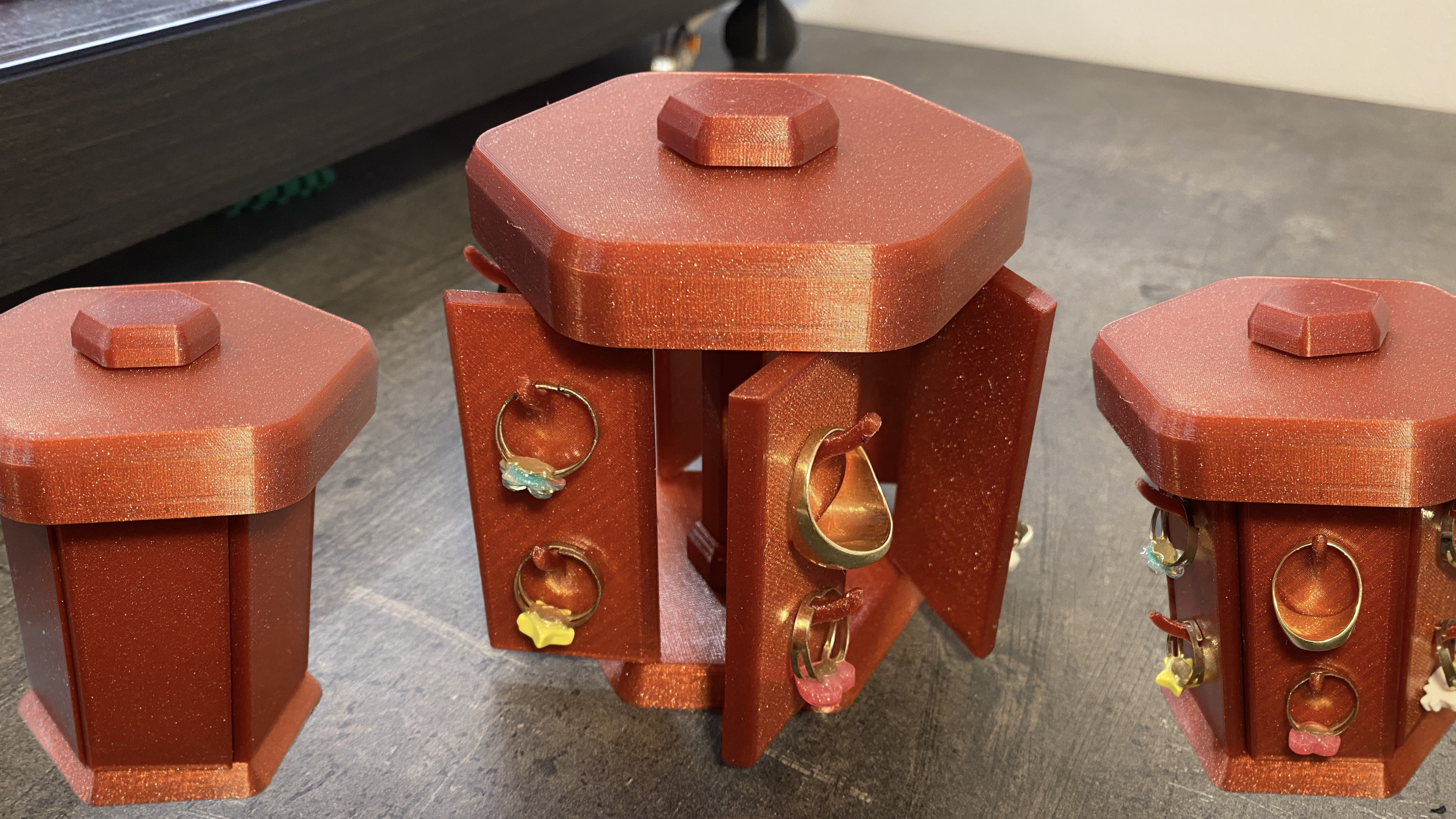 Closable ring stand.