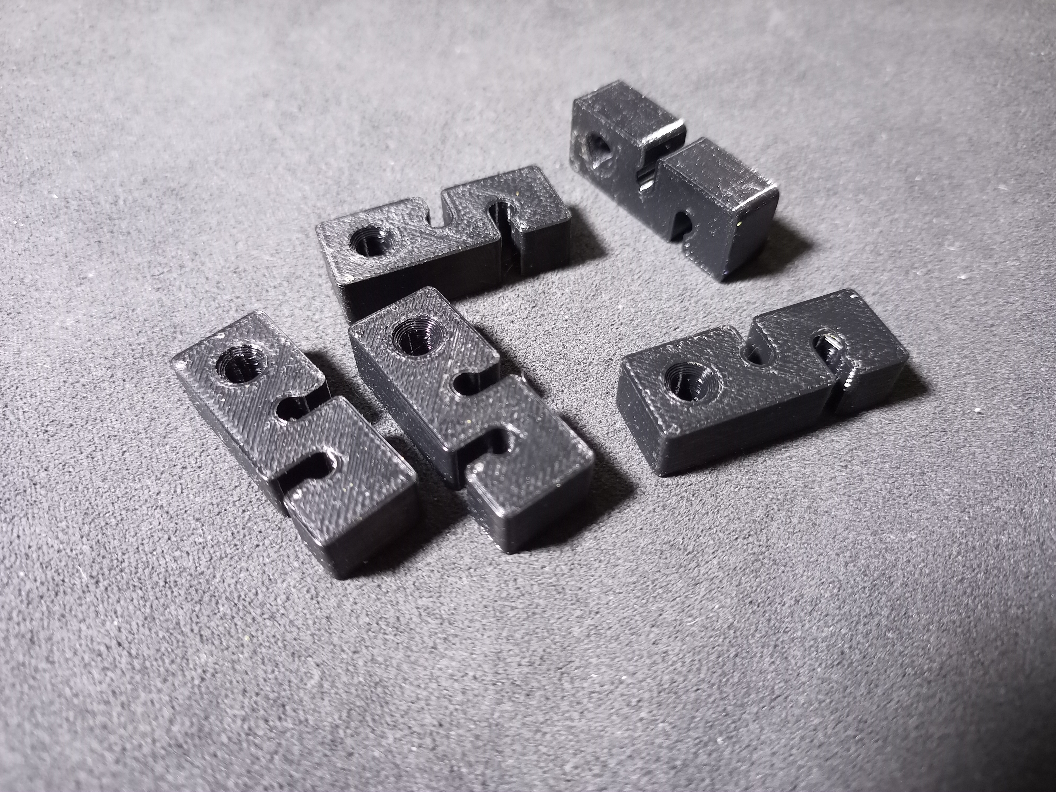 Paracord tensioner
