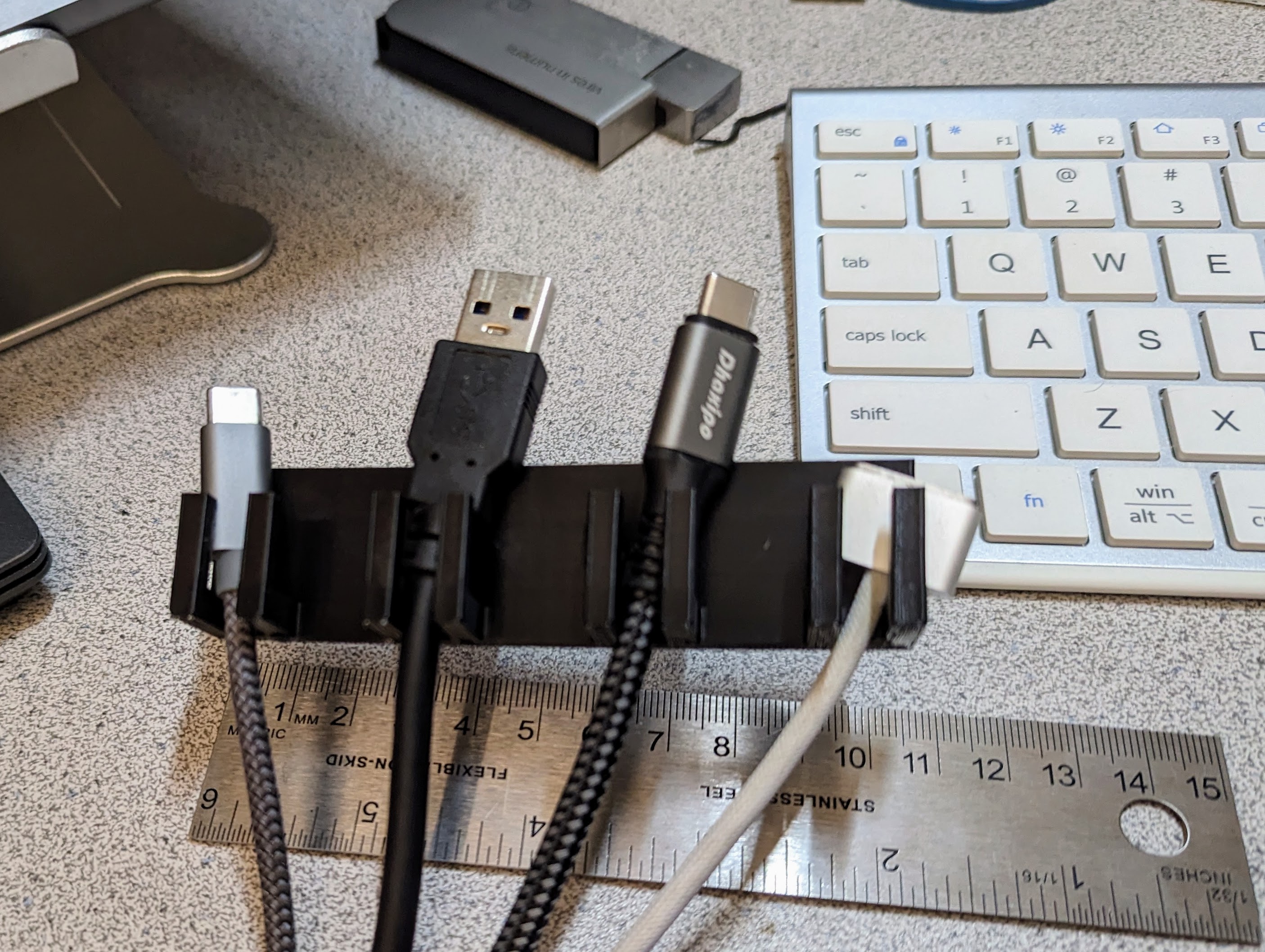 4-way USB, Lightning, Firewire, Macbook power cable holder