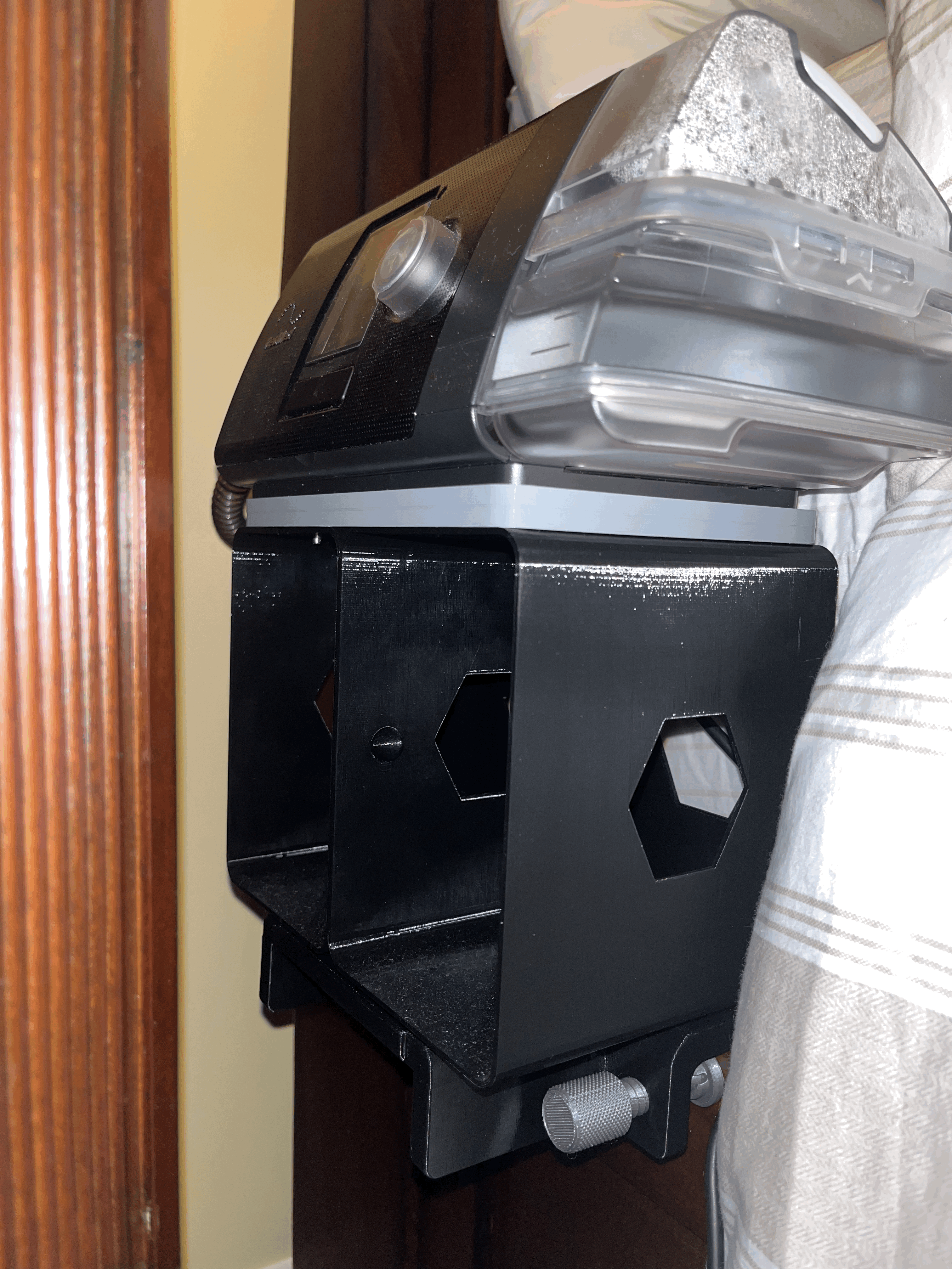 CPAP Bedrail Mount for Tight Spaces
