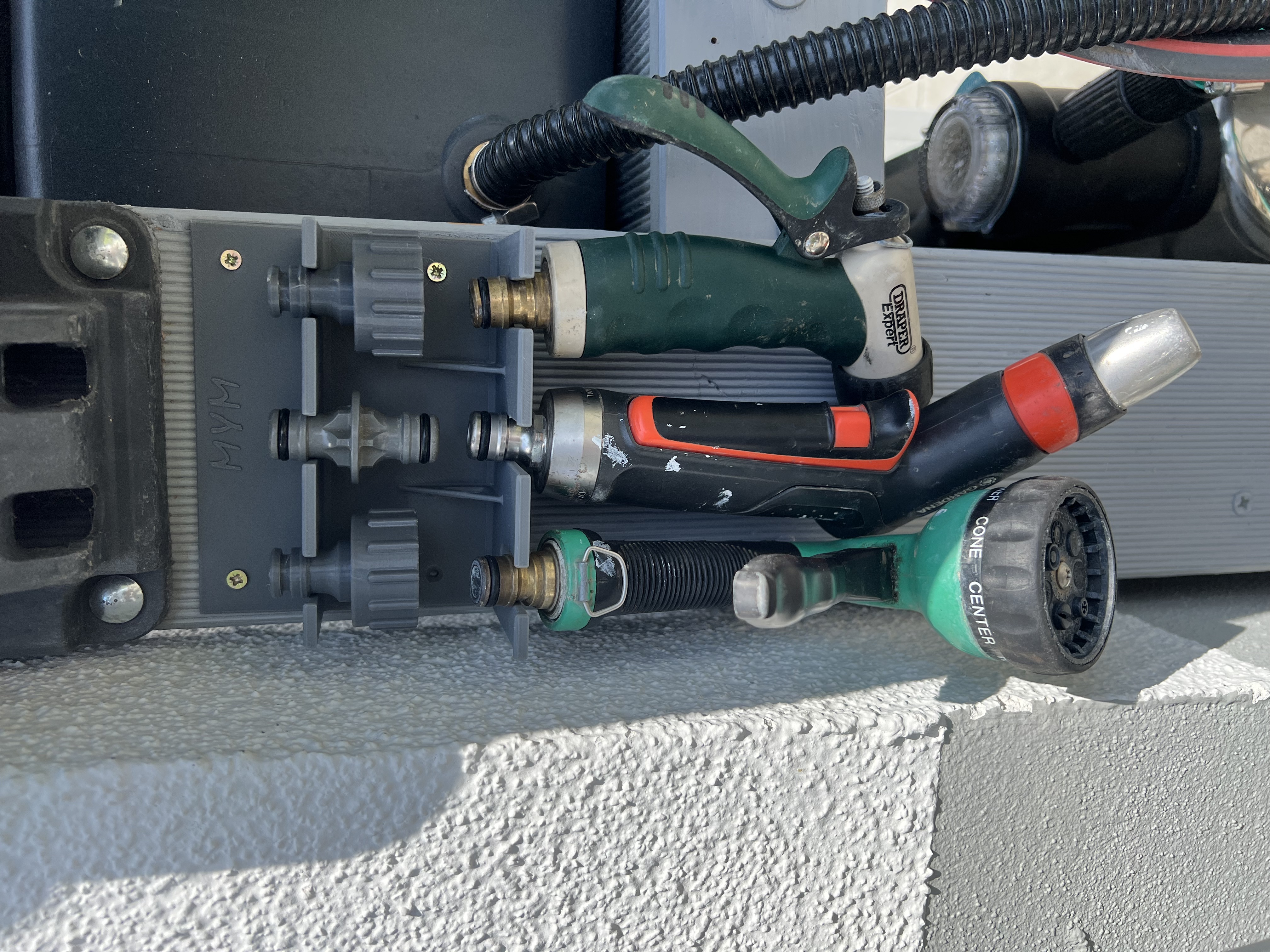 Gardena watering sprayer/nozzles wallmount storage, Wasser Brausen Aufhängung