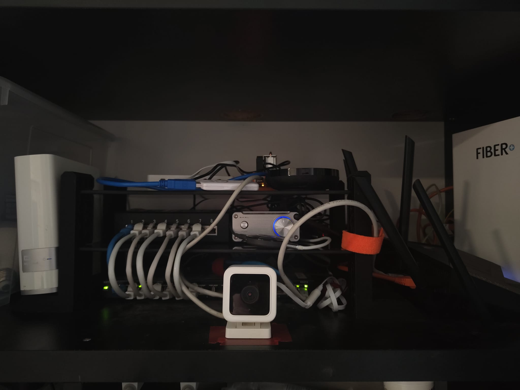 Shelf unit for server cabinet