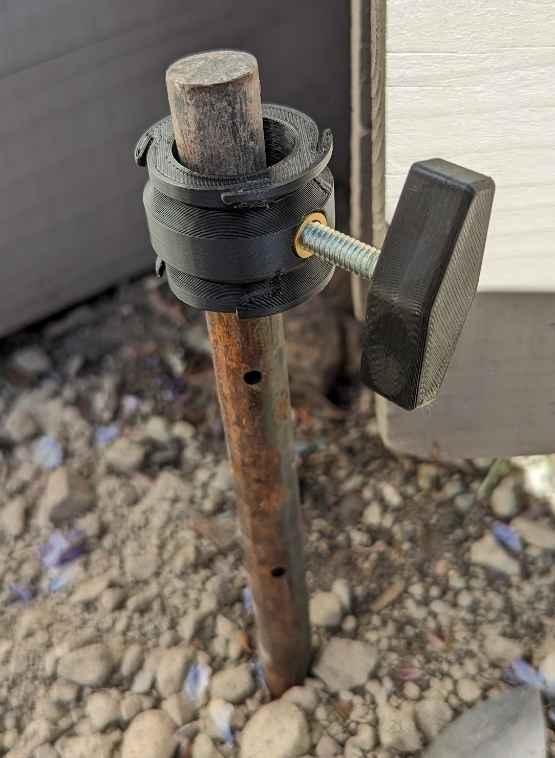 String line stake mount by jphalip Download free STL model