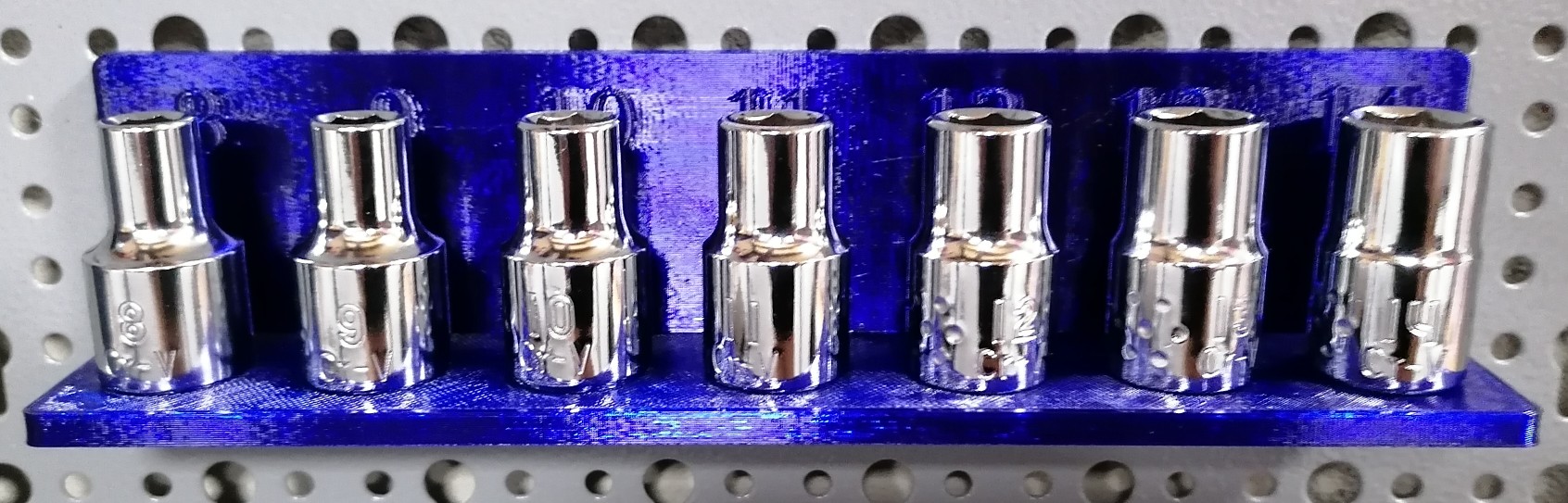Držák ořechů gola sady Tona Expert 8-14 mm 1/2" pro děrovanou stěnu Mars Svratka - pegboard