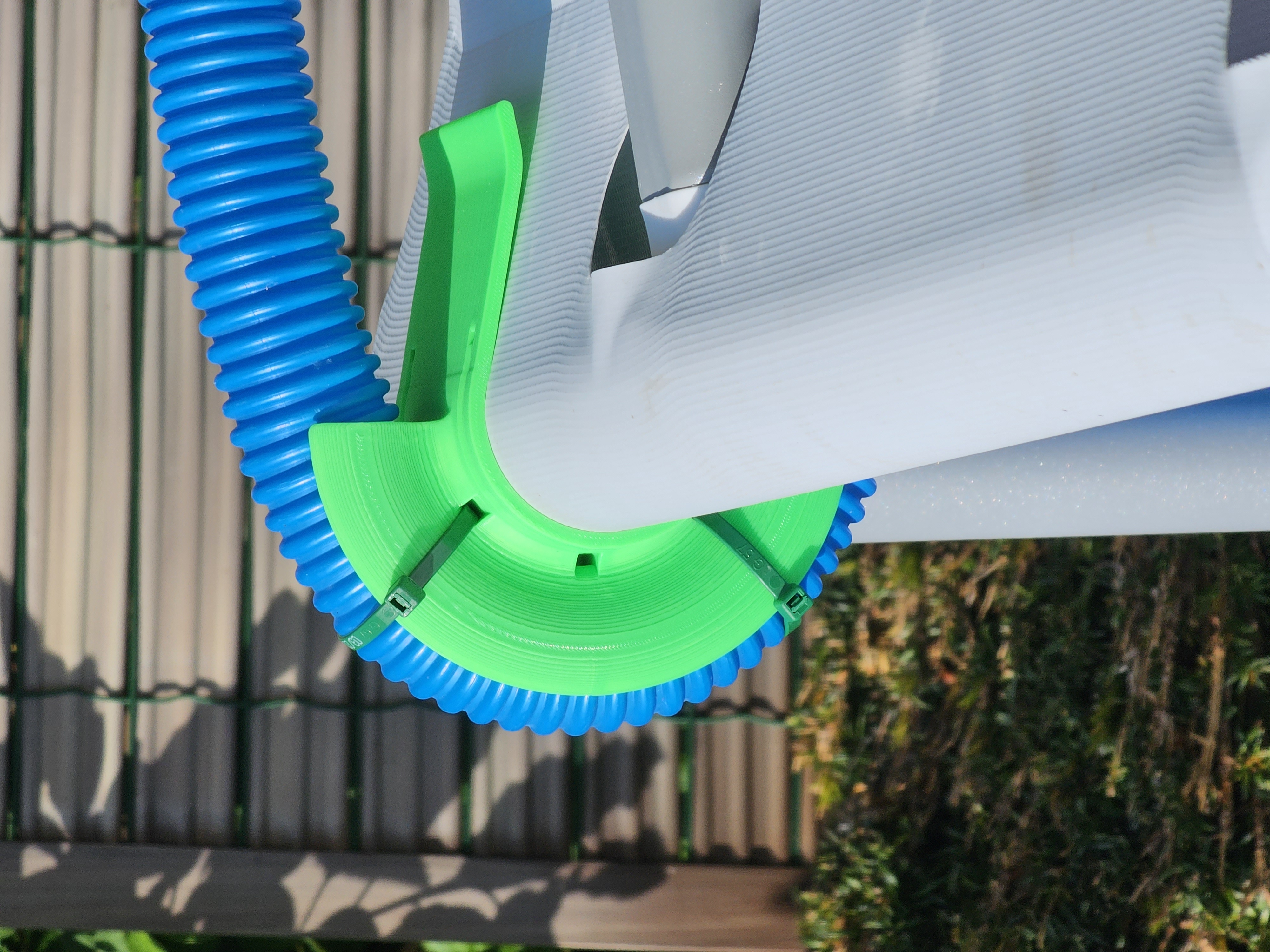 Pool hose holder