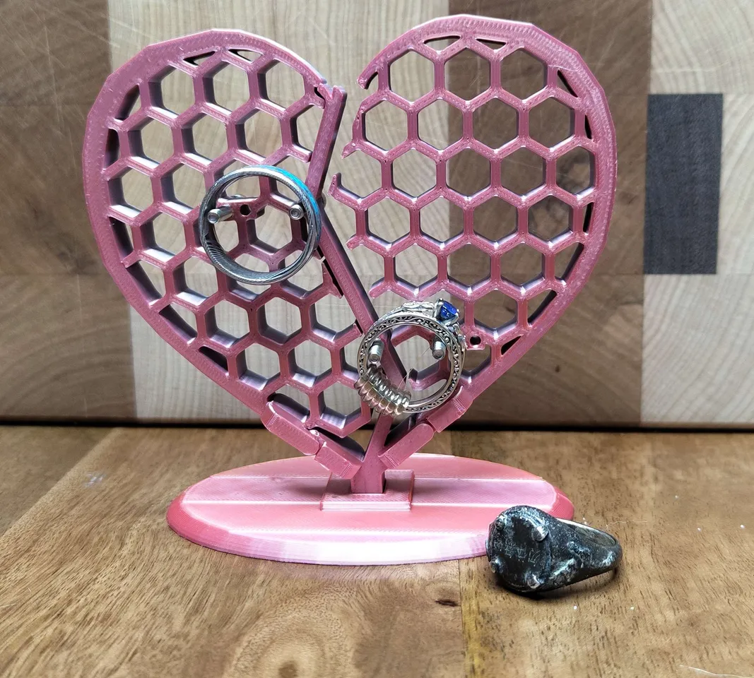 Heart shaped clearance ring holder