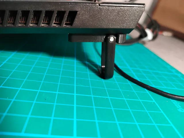 Minimalistic foldable Laptop Feet / Riser Stands
