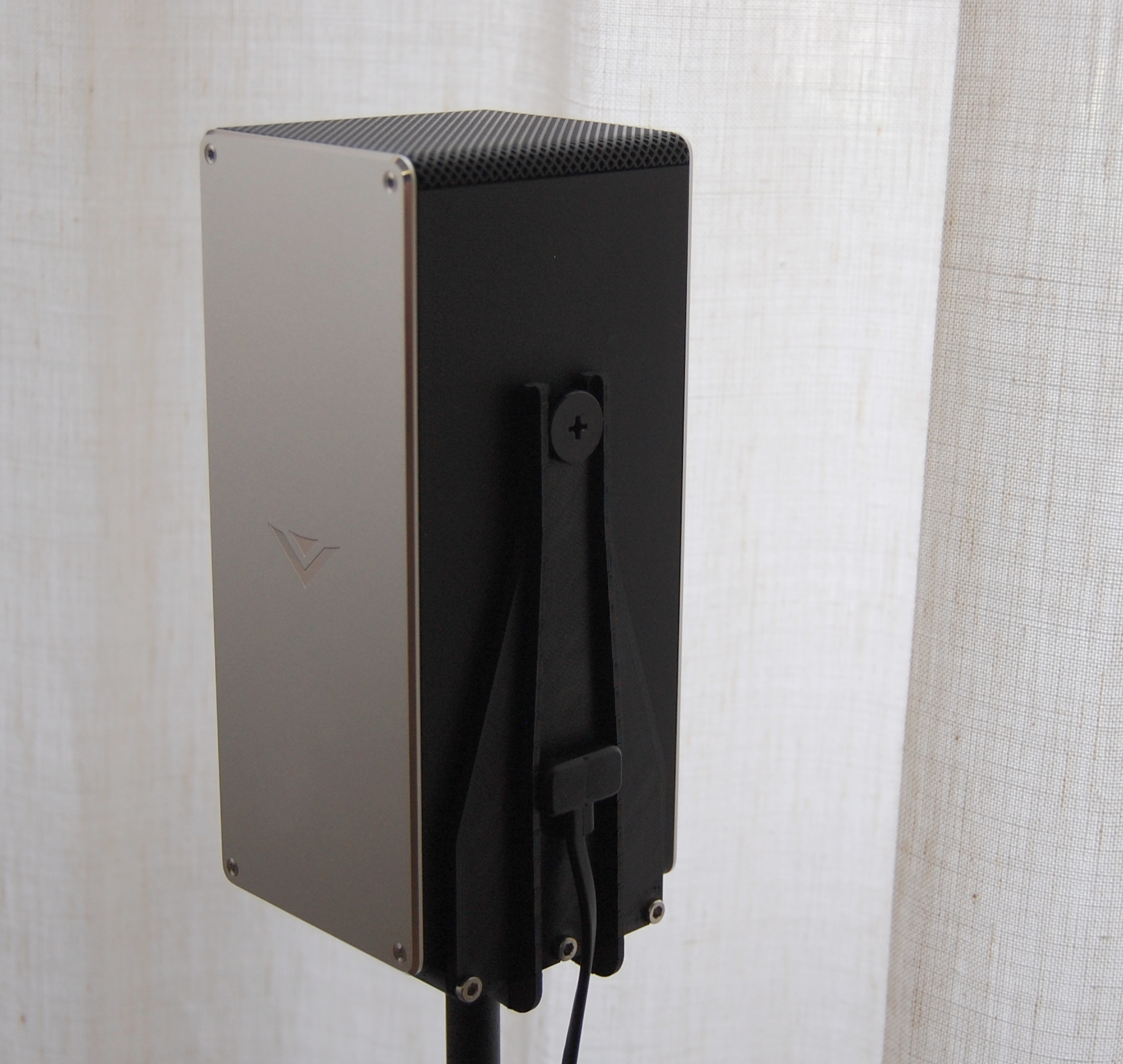 VIZIO SB46514-F6 Rear speaker mount for stand