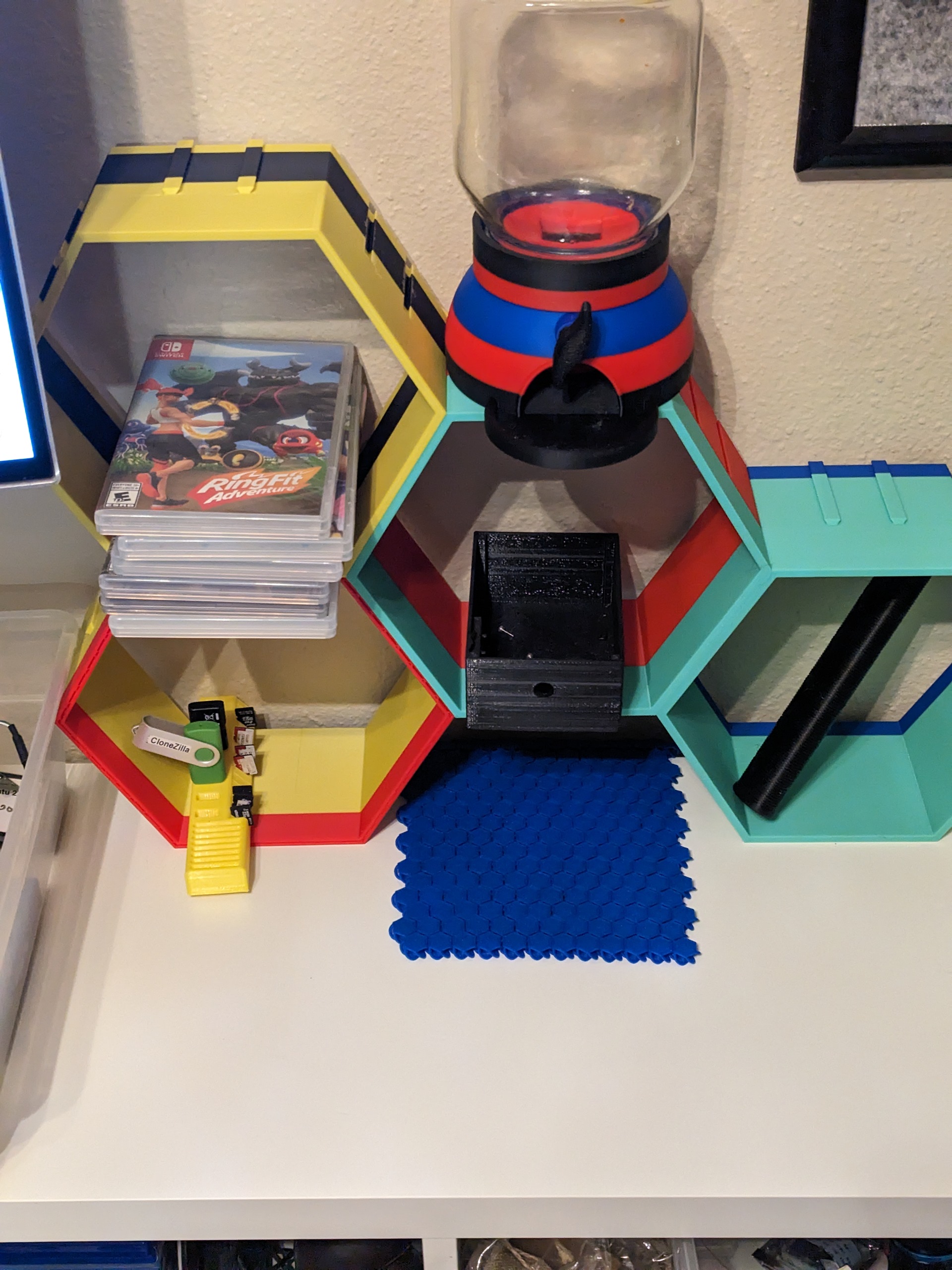 Miniatura 4 do modelo 3D Basic Modular Interlocking Hex Shelf
