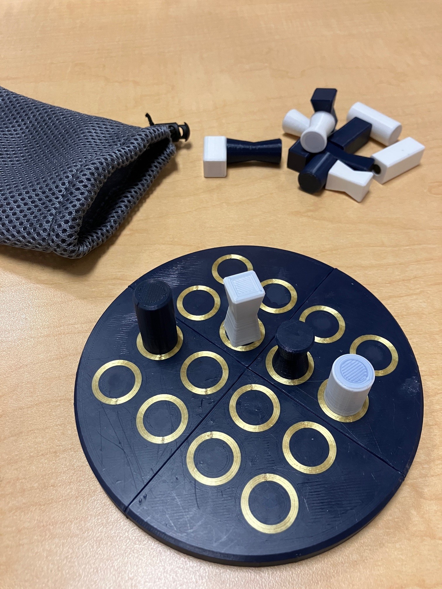 Portable Magnetic Quarto Game