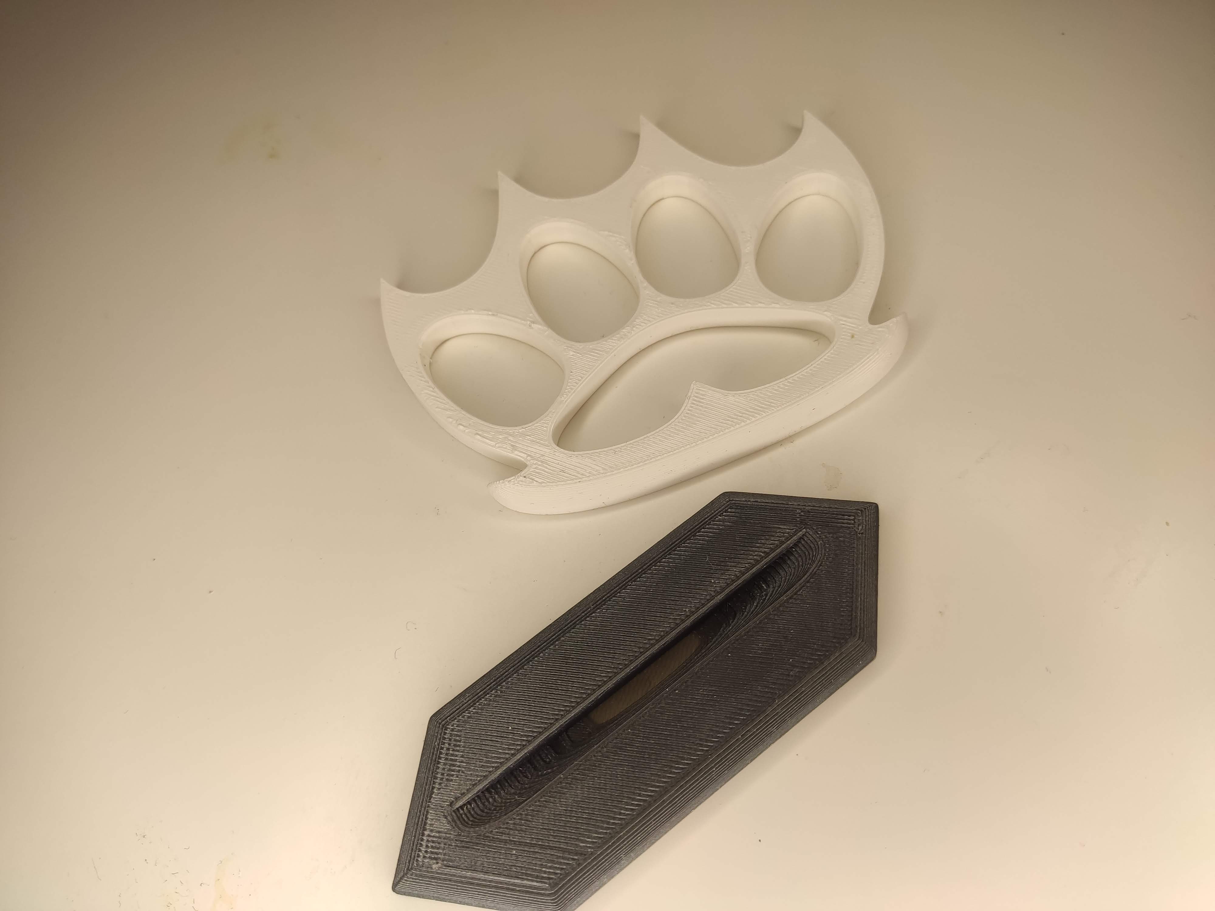Miniatura 4 do modelo 3D Knuckleduster with claws - ring holder