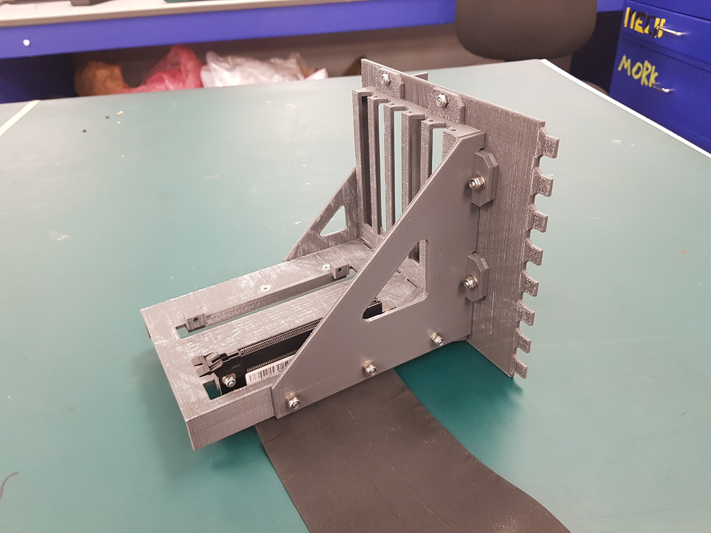 Miniatura 2 do modelo 3D GPU Vertical Mount - SLI