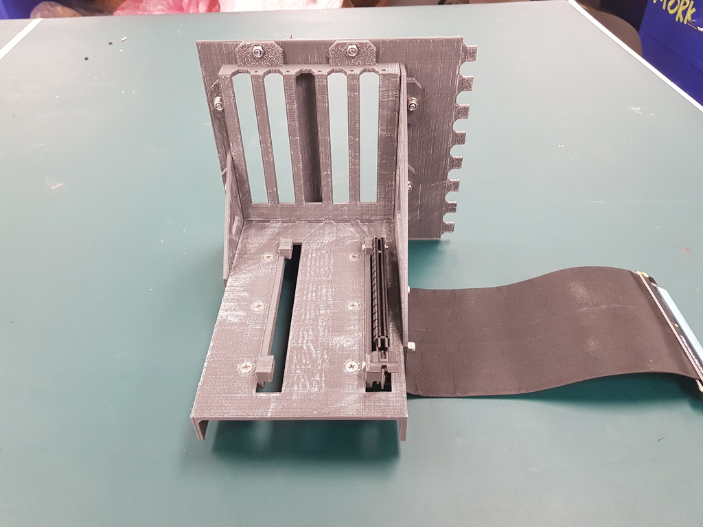 Miniatura 4 do modelo 3D GPU Vertical Mount - SLI
