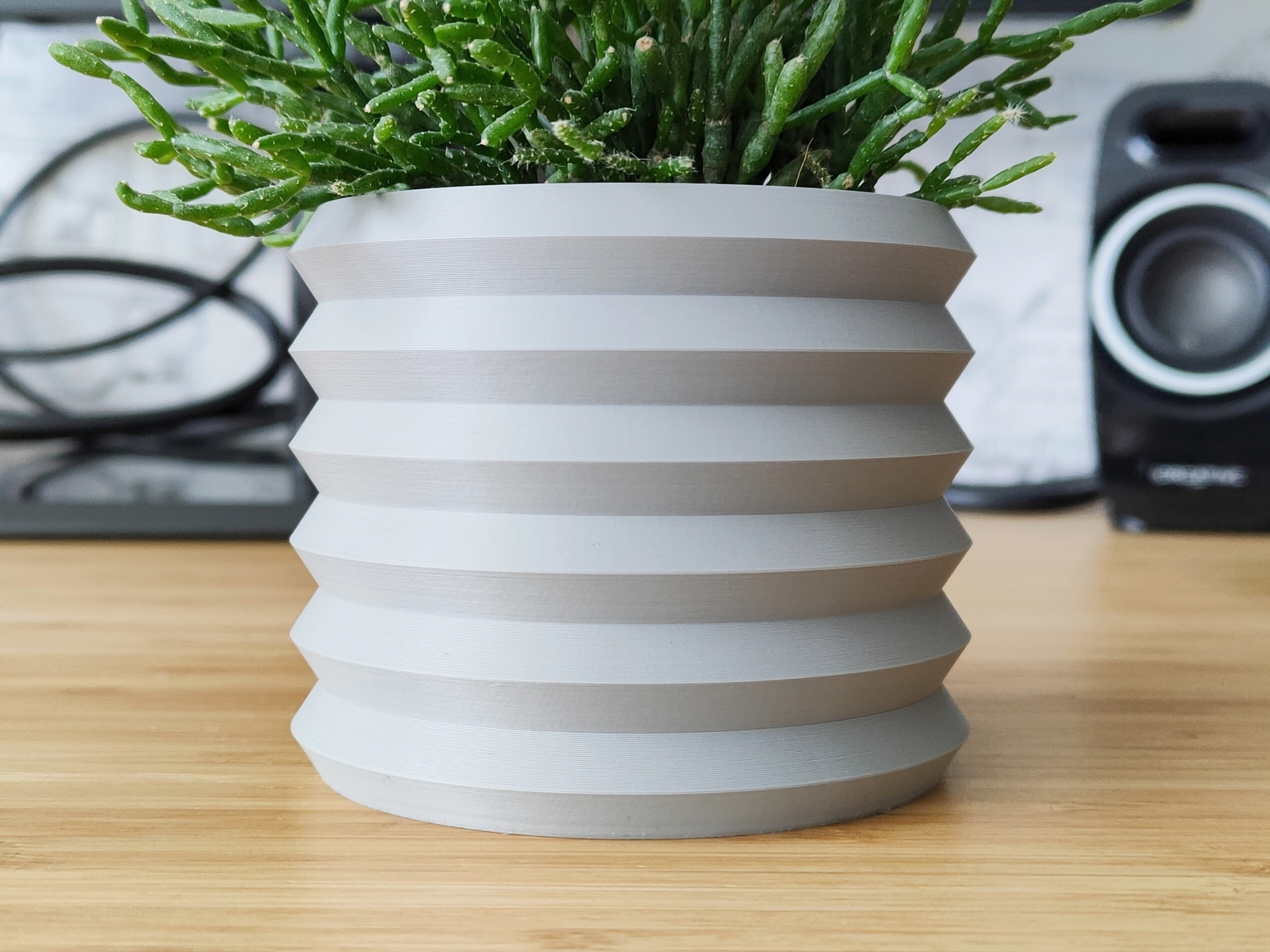 Lantern Pot and Planter Version 3 Vase mode by SASSy Design