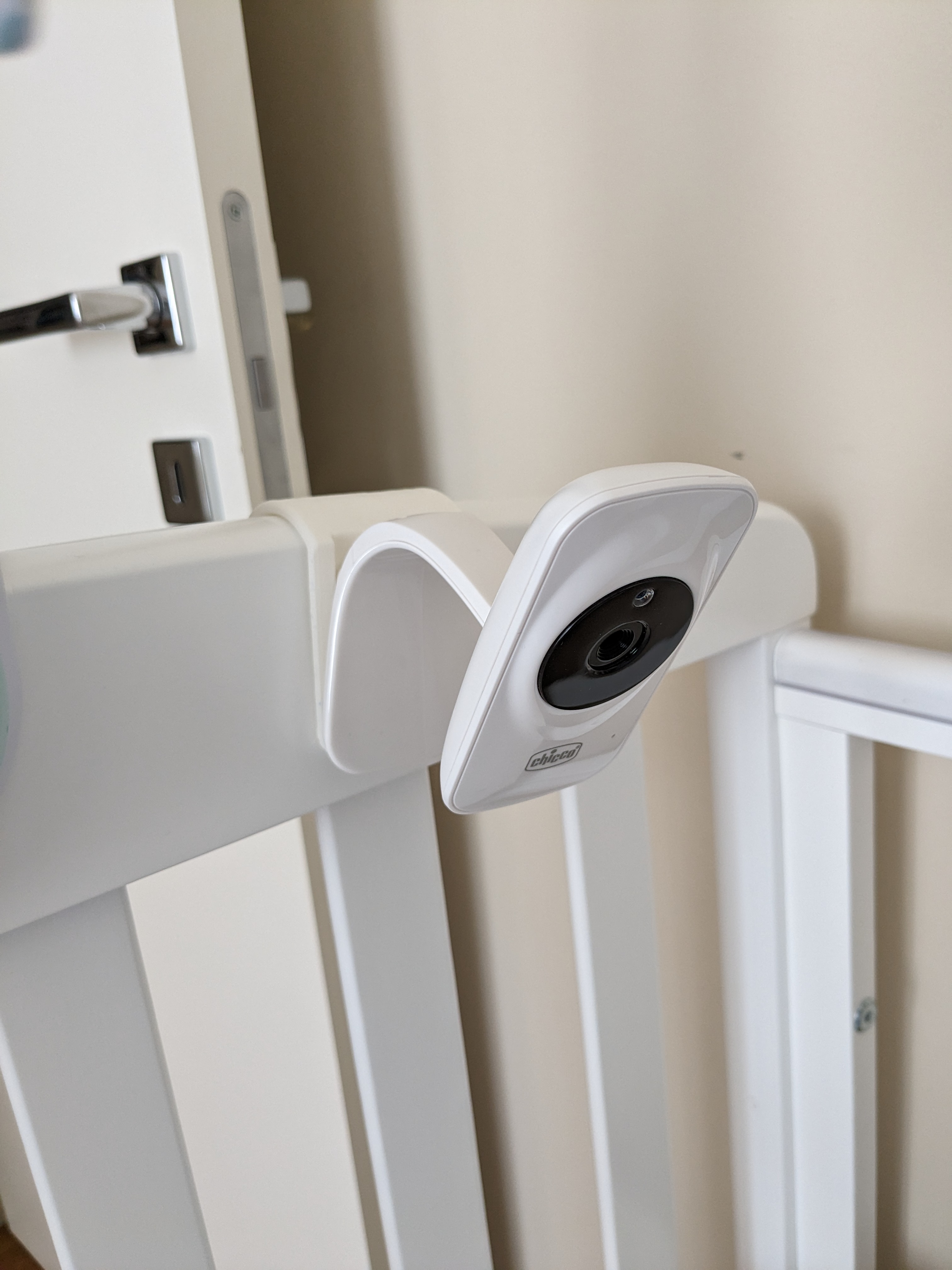 Chicco Deluxe baby monitor support