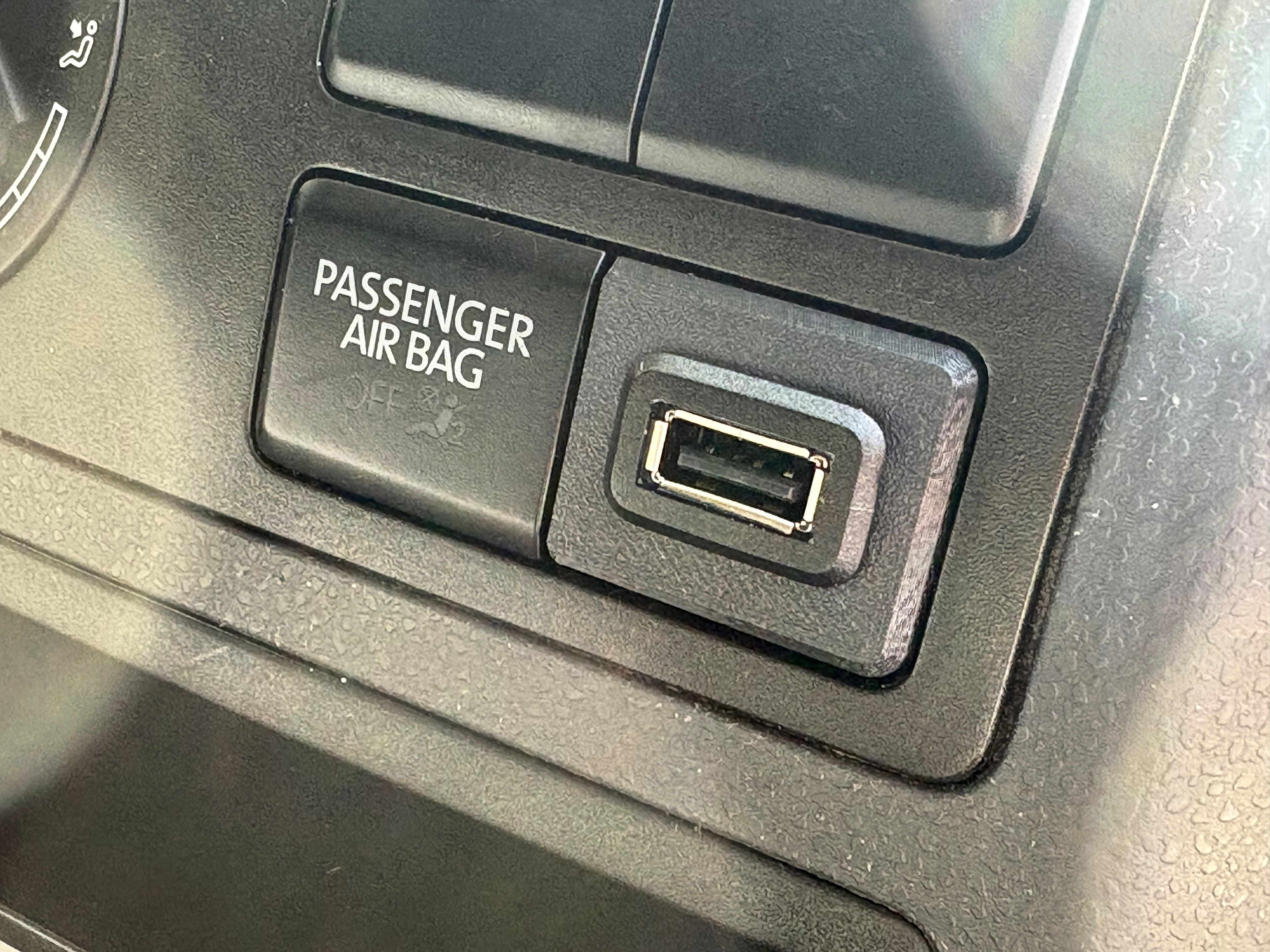 VW T5.2 Conole Plug