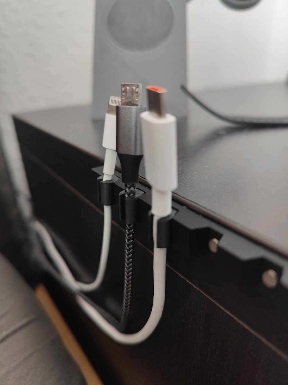 Magnetic Cable Holder (for 4x2mm magnets)