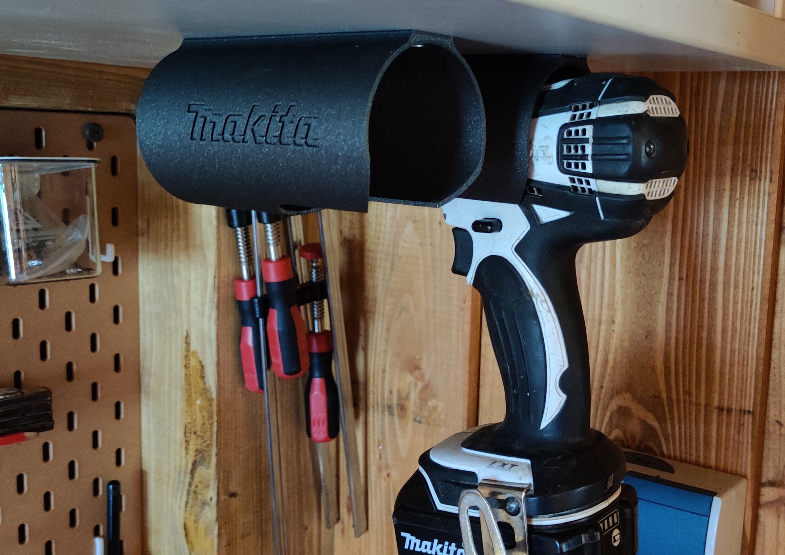 Simple, Easy To Print Cordless Drill Mount (Makita Edition)