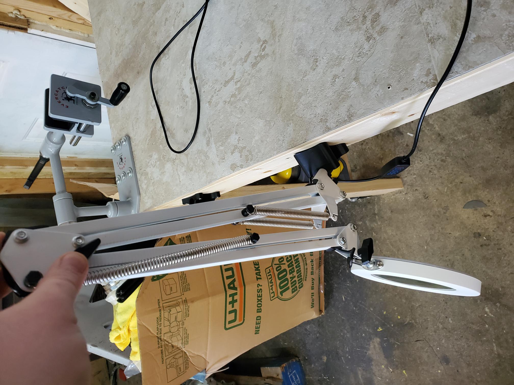 Miniatura 5 do modelo 3D Swing Arm Lamp Mount