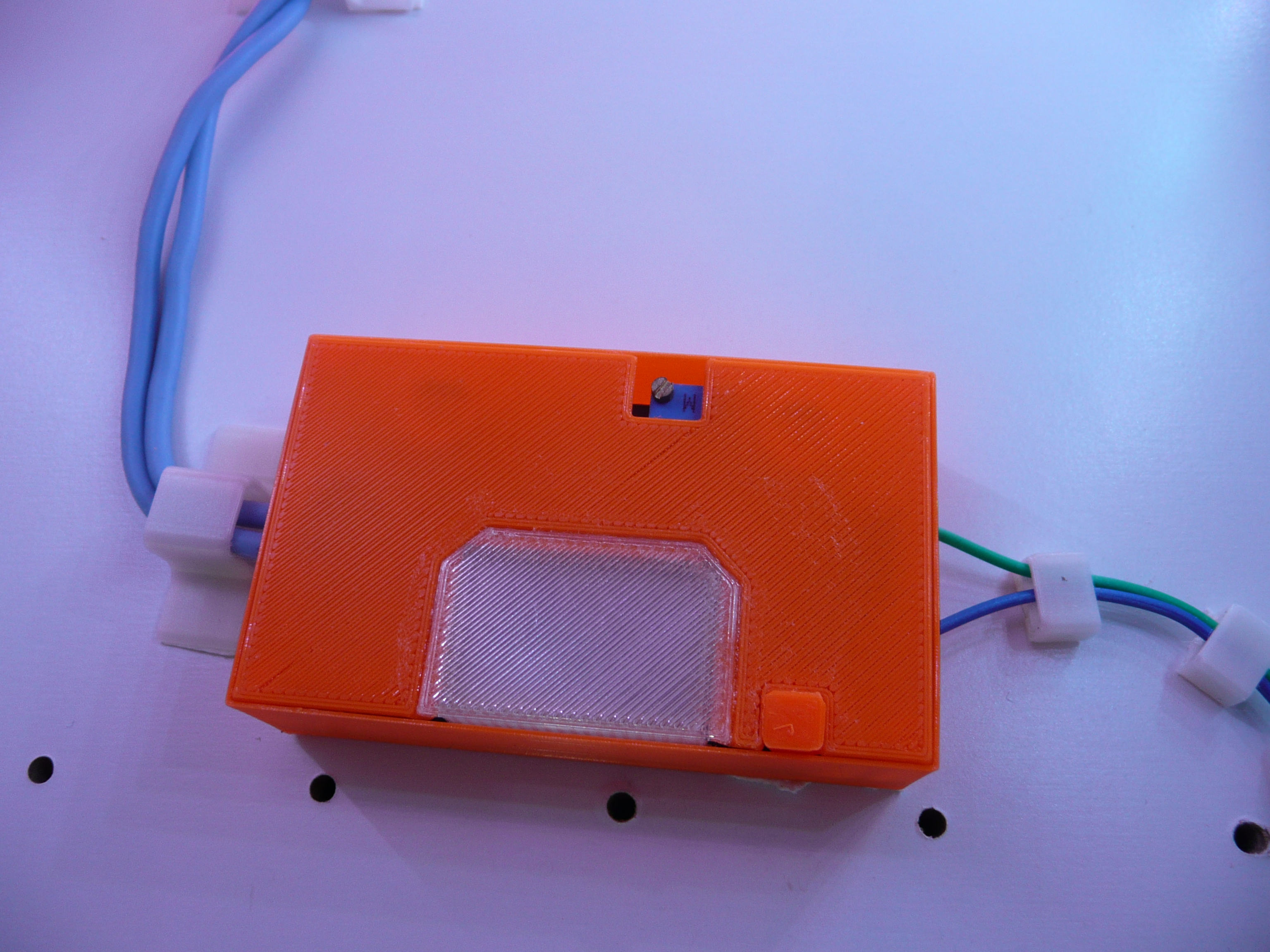 voltage regulator simlple case — miniatura 3