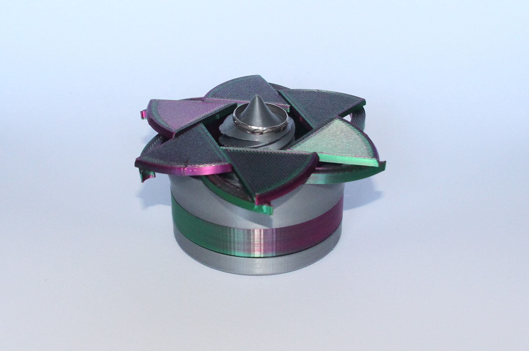 Iris-Box with raising Ring Holder