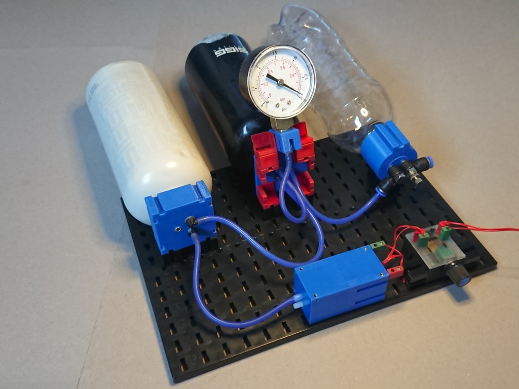 PET & Sigg bottle pneumatic air tank adapters for fischertechnik