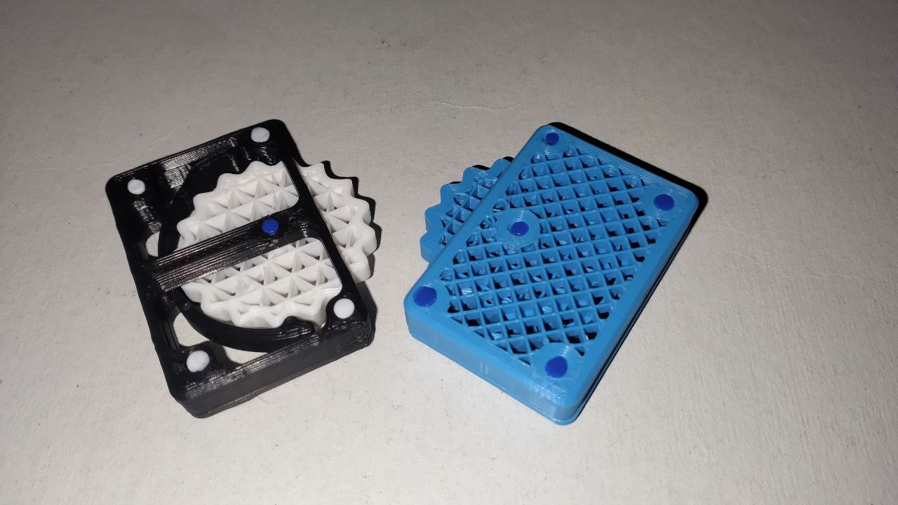 Fidget toy clicker with gear